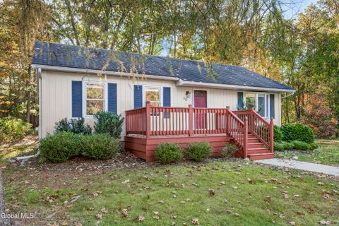 Photo of 40 Pheasant Court, Saratoga Springs, NY 12866 (MLS # 202528297) Photo of 40 Pheasant Court, Saratoga Springs, NY 12866 (MLS # 202528297)