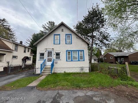 Photo of 3 Tulip Street, Schenectady, NY 12306 (MLS # 202517064)