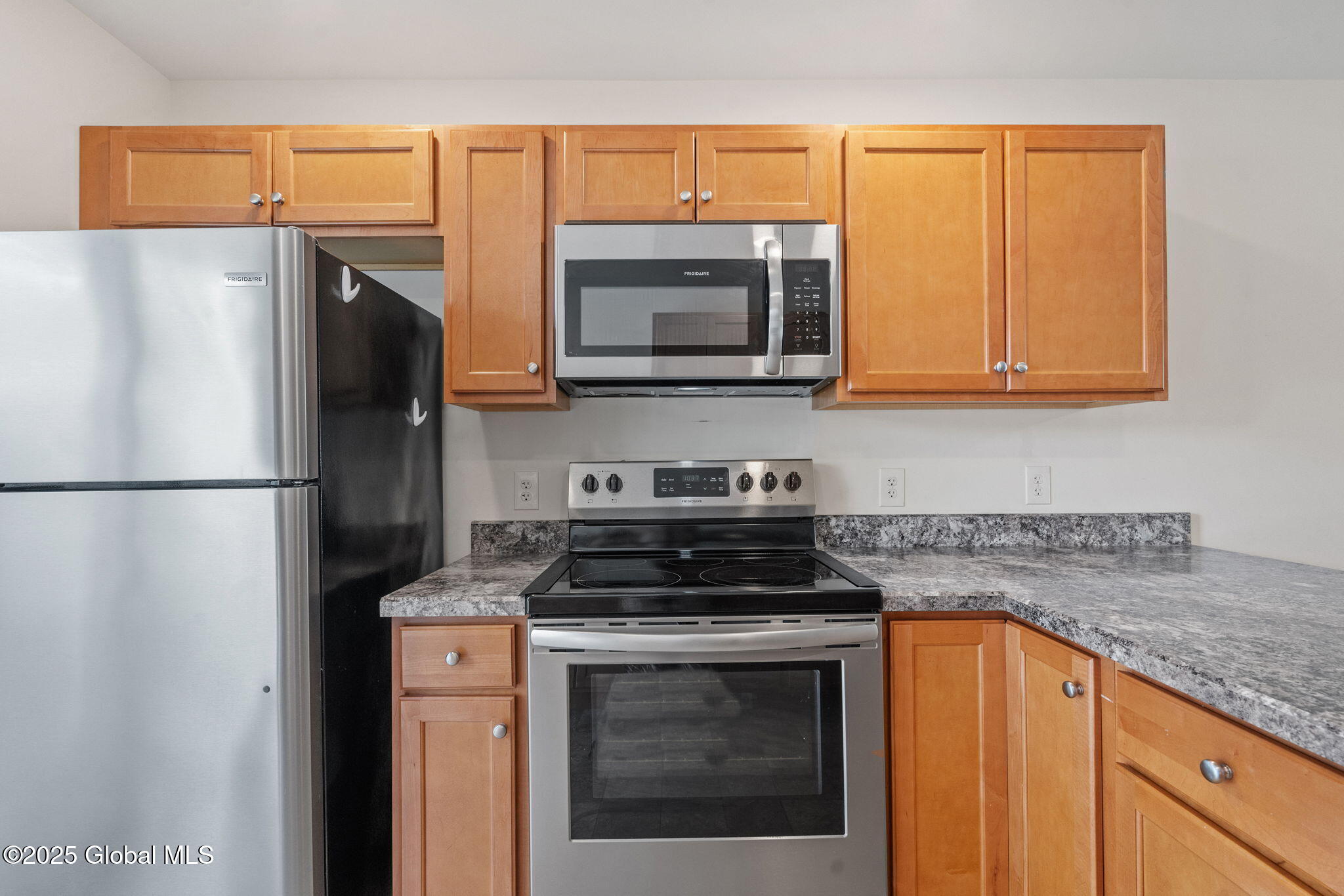 2403 S Rockport Court, East Greenbush, New York image 6