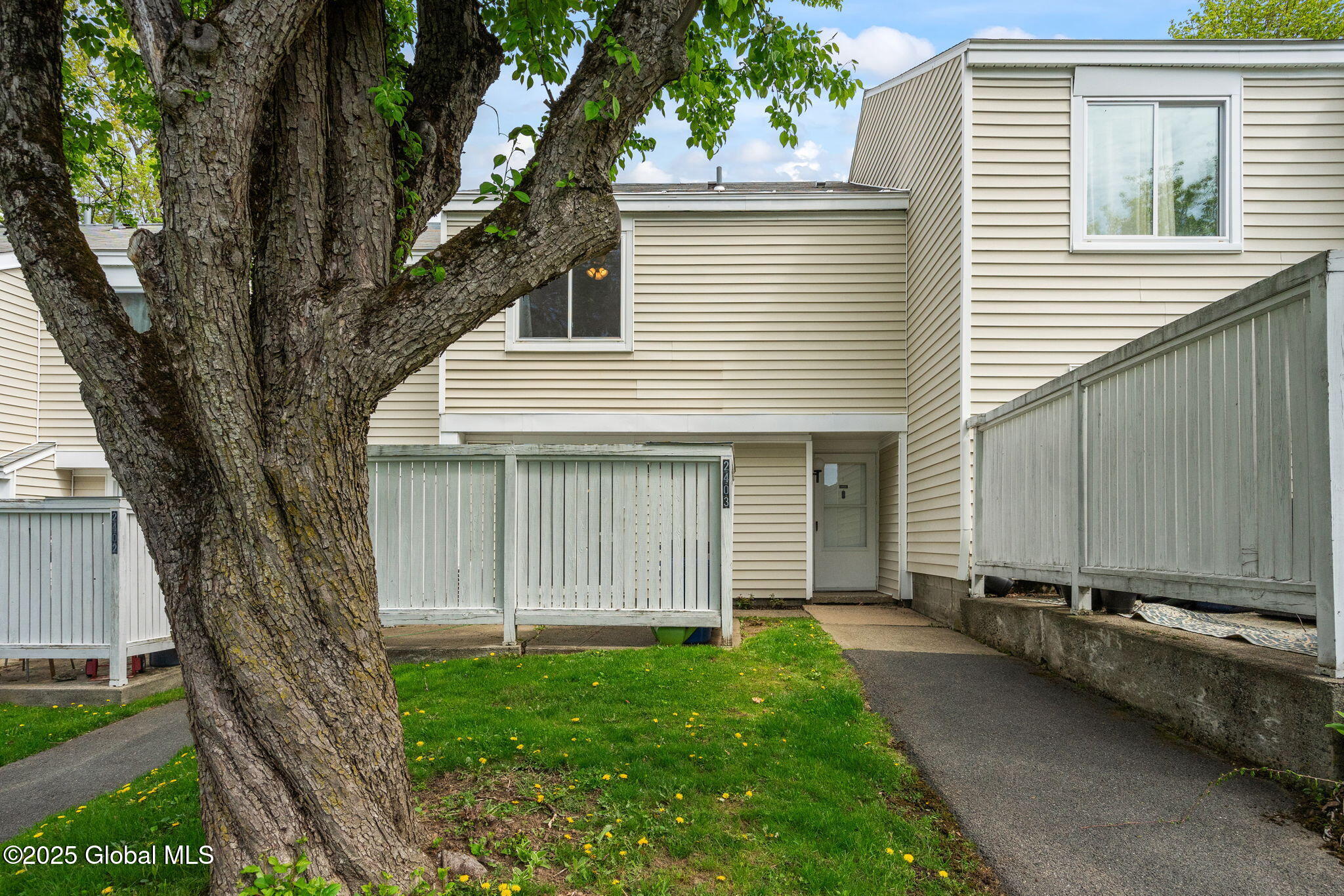2403 S Rockport Court, East Greenbush, New York image 1