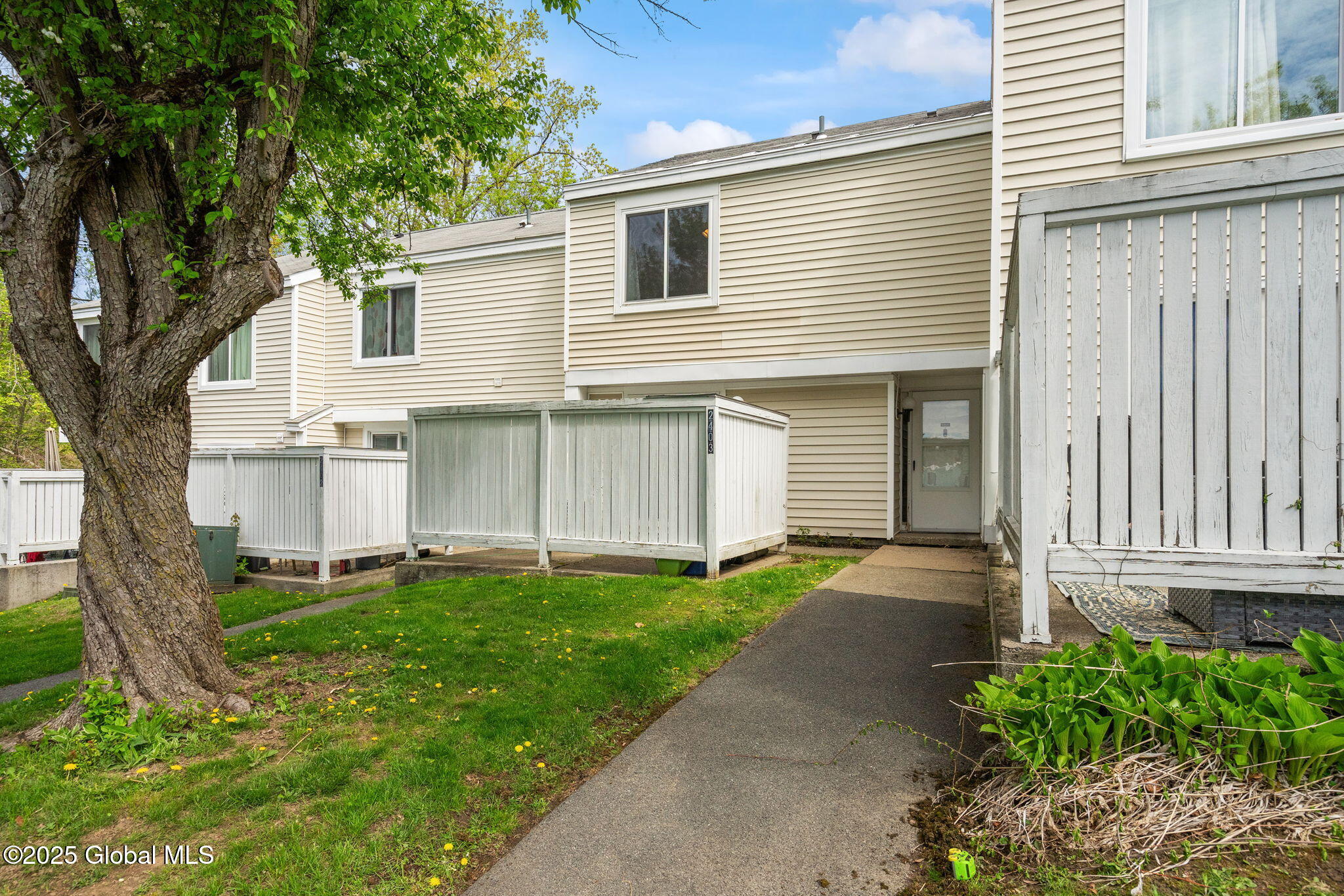 2403 S Rockport Court, East Greenbush, New York image 2