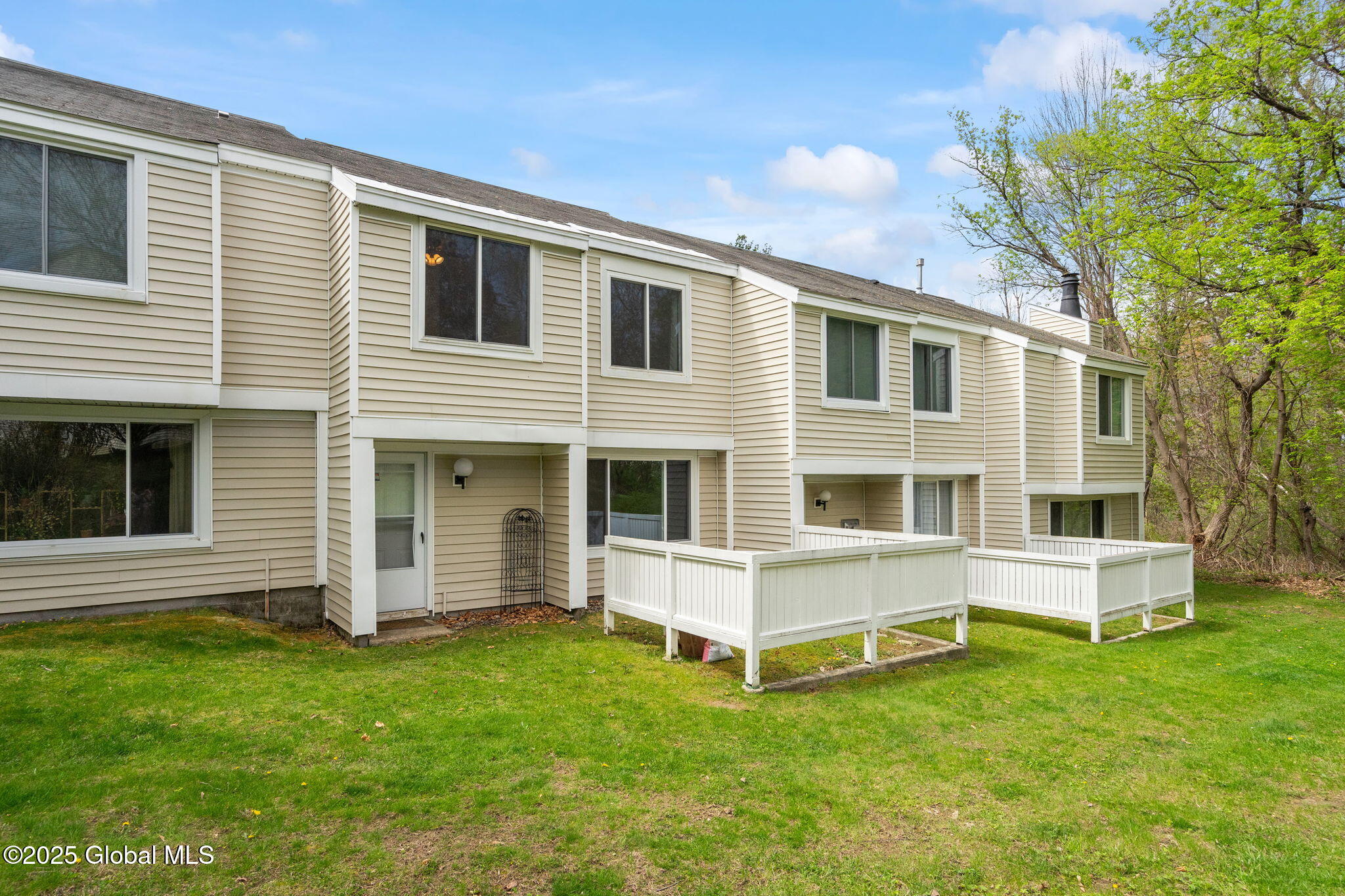 2403 S Rockport Court, East Greenbush, New York image 3