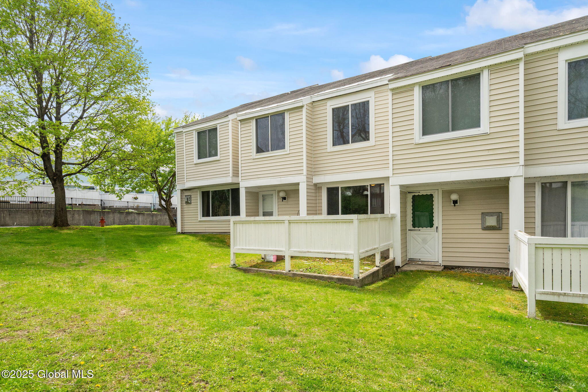 2403 S Rockport Court, East Greenbush, New York image 4