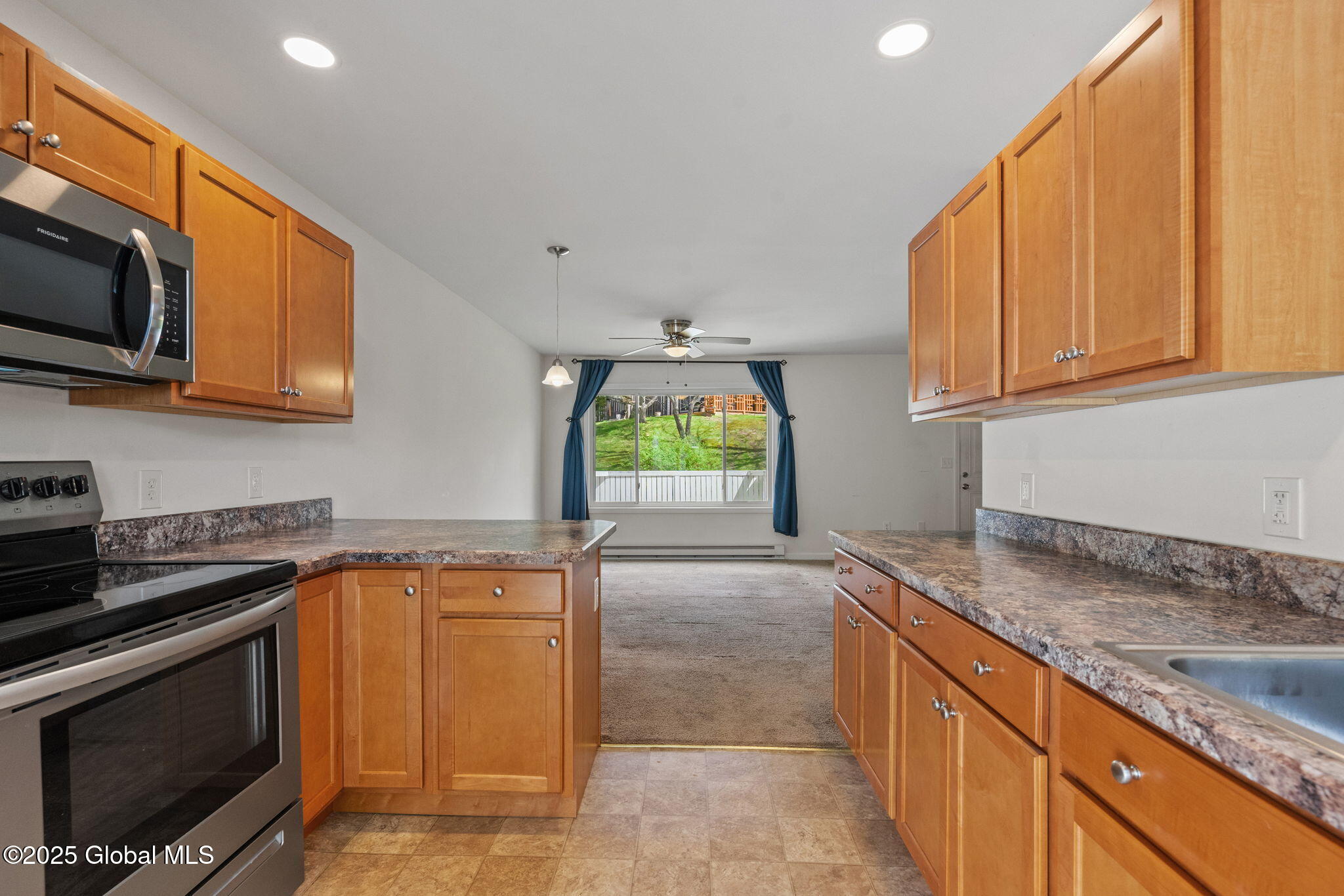 2403 S Rockport Court, East Greenbush, New York image 7