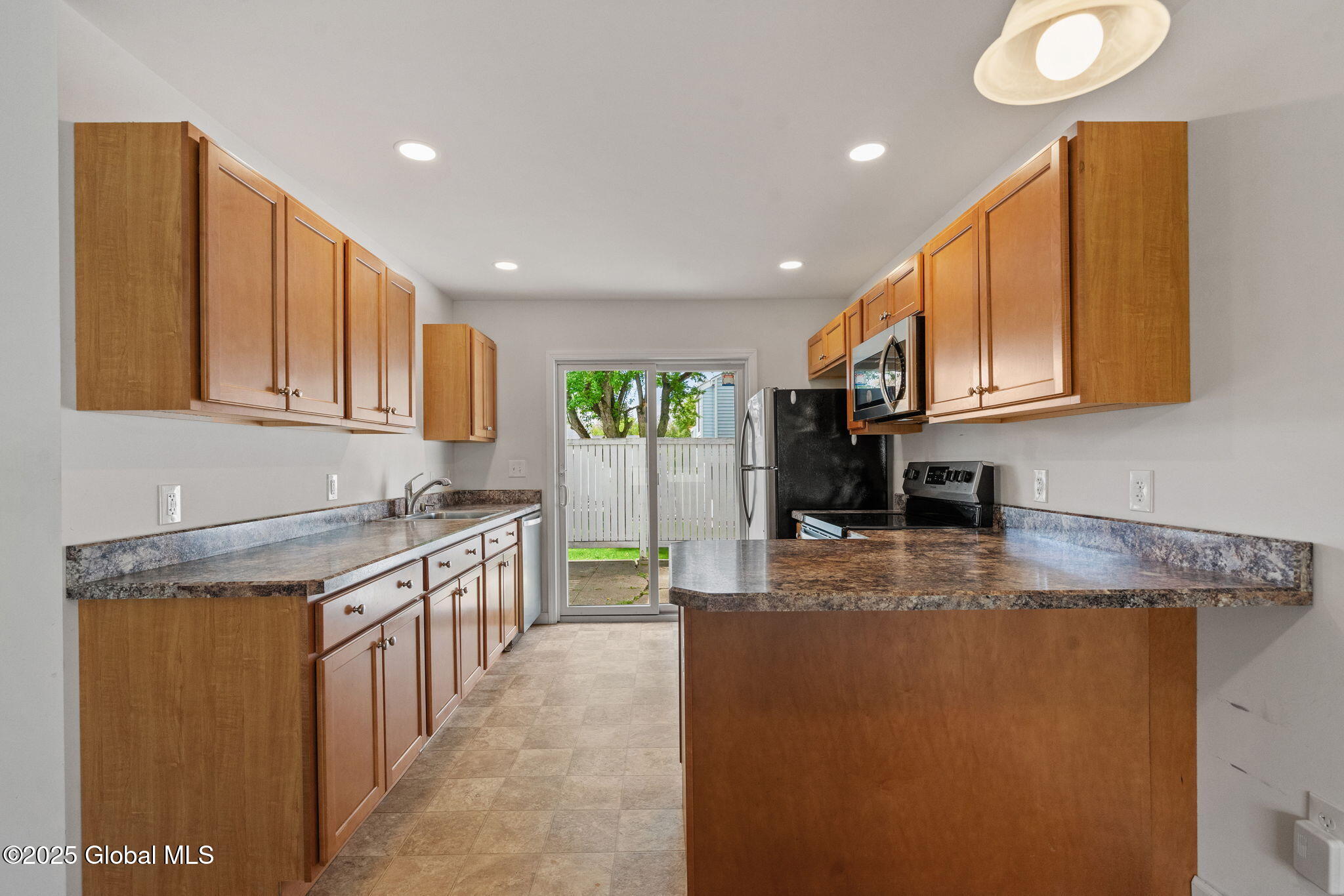 2403 S Rockport Court, East Greenbush, New York image 5