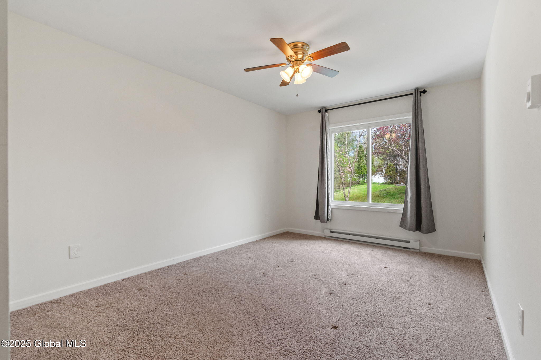 2403 S Rockport Court, East Greenbush, New York image 16