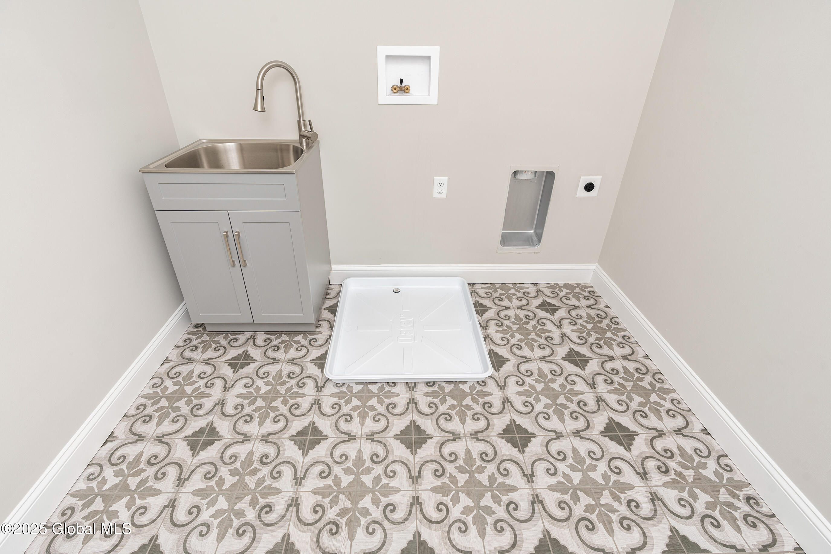 225 Pinewood Drive, Guilderland, New York image 38