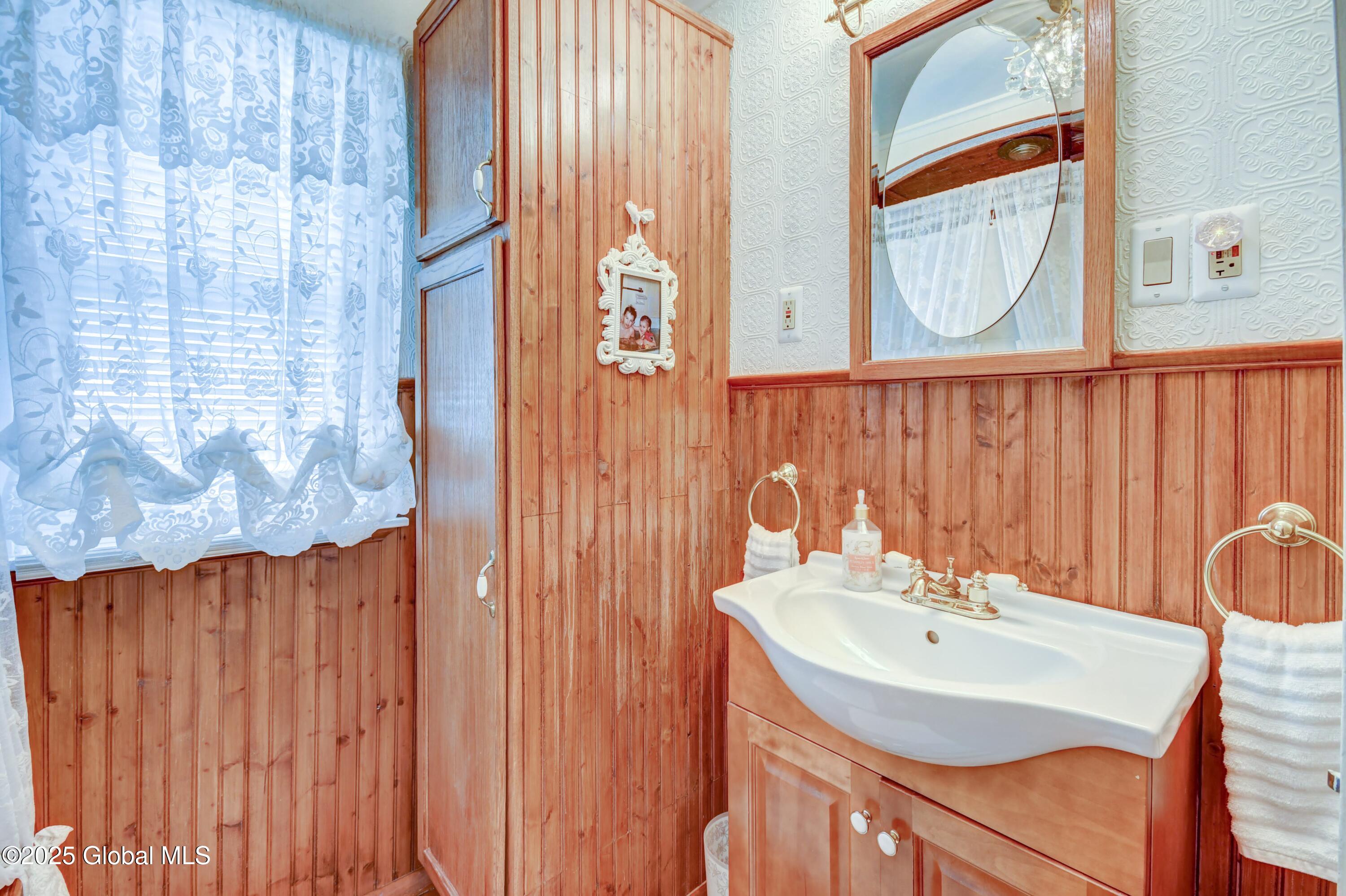 33 Monroe Street, Gloversville, New York image 32