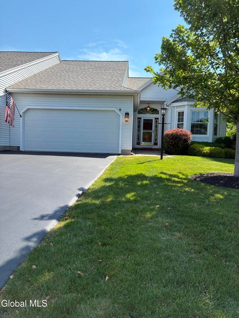 Townhouse For Sale - 9 Hyland Circle<br/> Rensselaer County, Troy, NY 12182