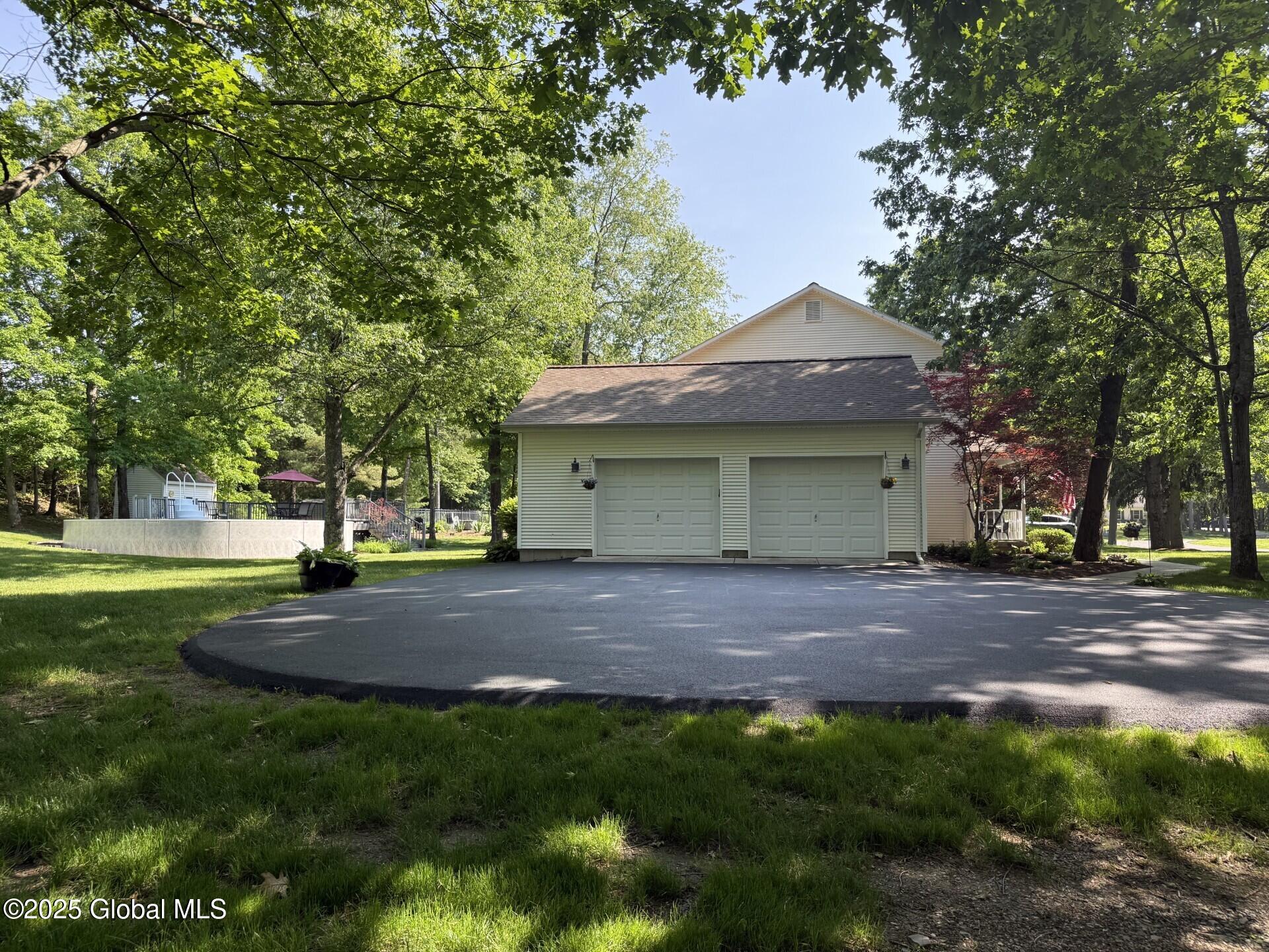 14 Edward Drive, West Sand Lake, New York image 5