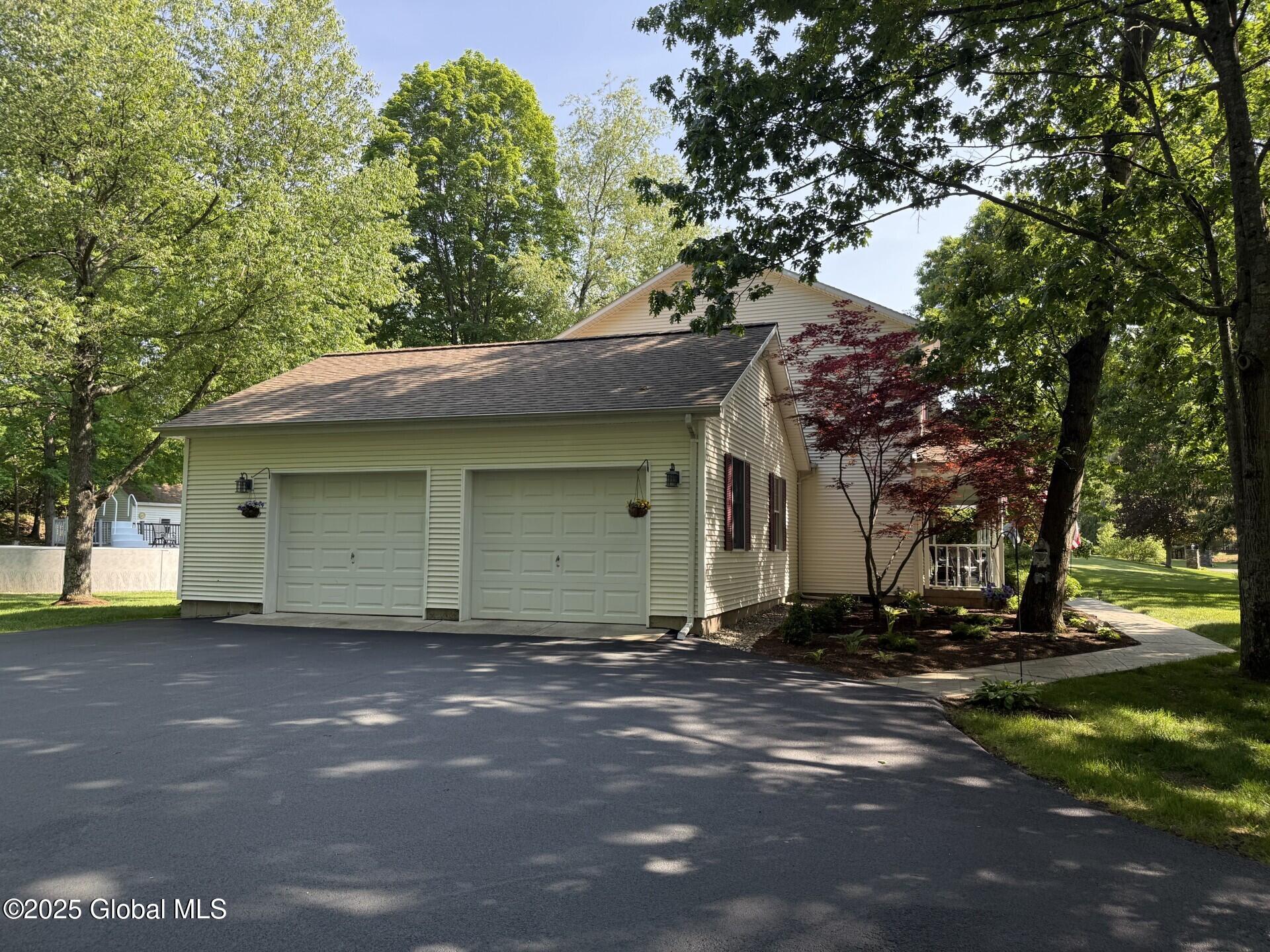 14 Edward Drive, West Sand Lake, New York image 6