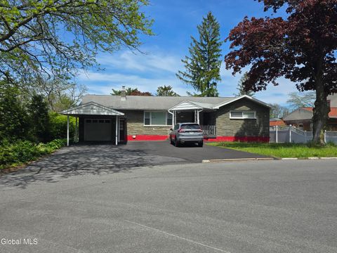 Photo of 139 Western Pkwy, Schenectady, NY 12304 (MLS # 202617427)