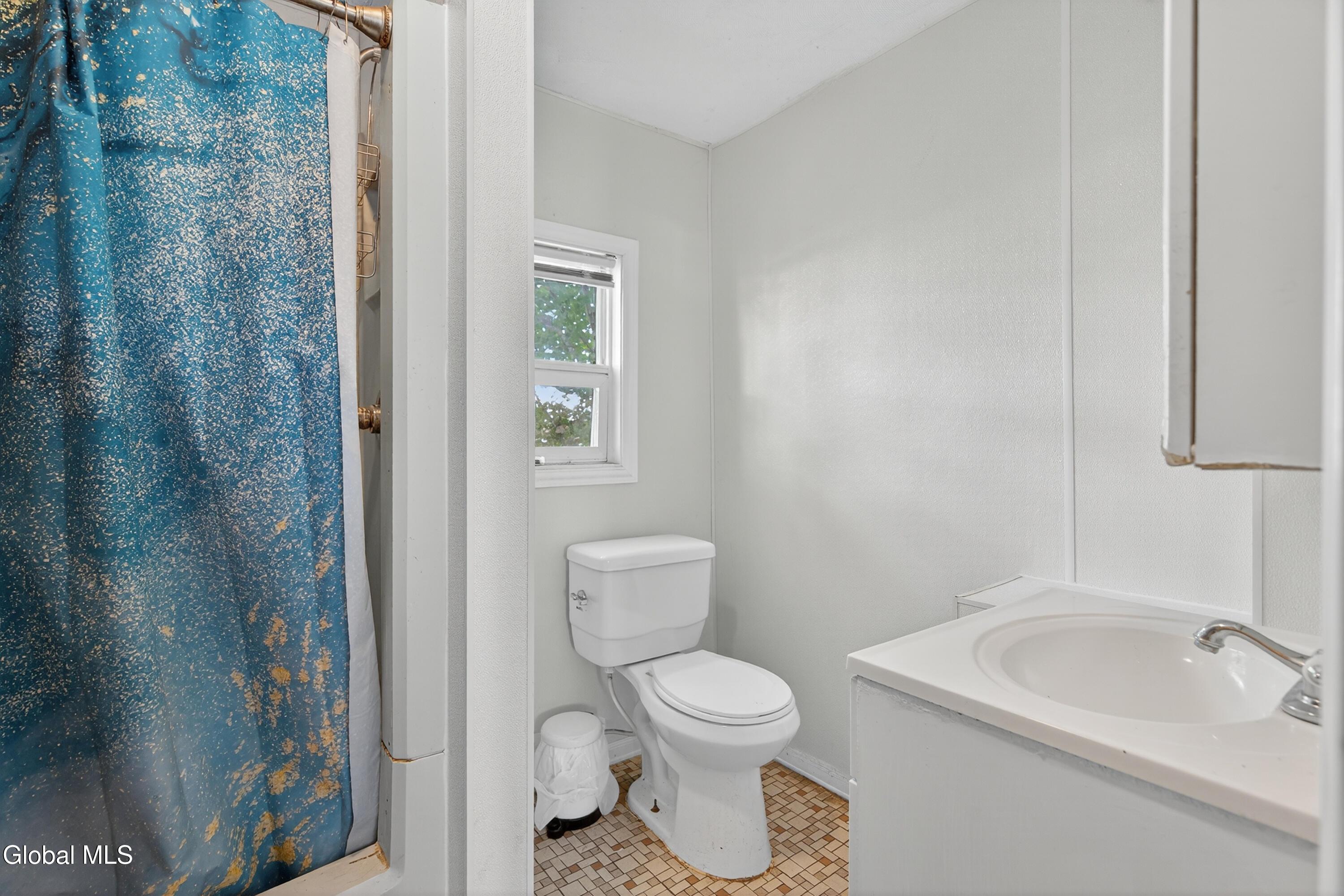 Watervliet, New York 12189, United States, 5 Bedrooms Bedrooms, ,2 BathroomsBathrooms,Residential,Active,193358