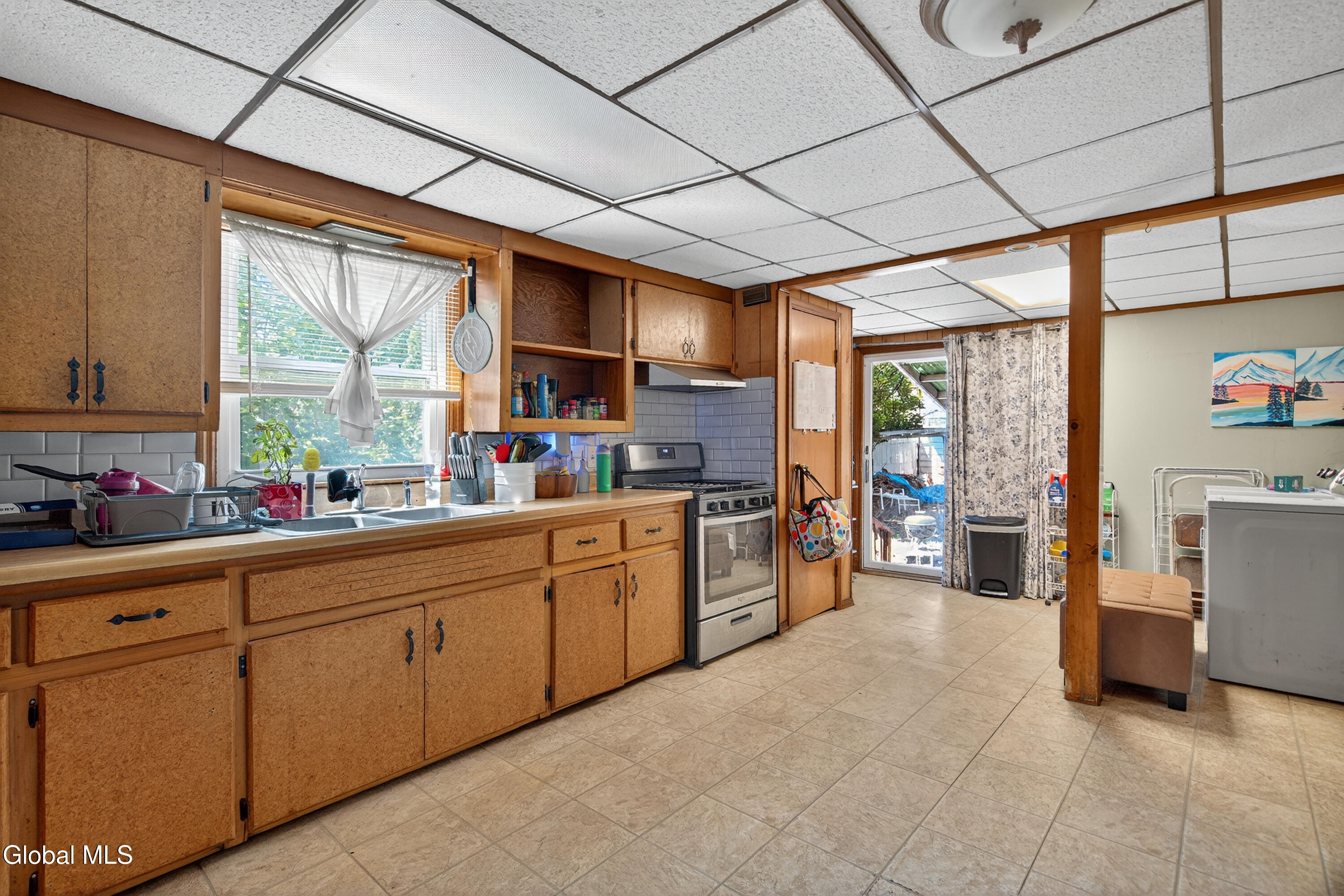 Watervliet, New York 12189, United States, 5 Bedrooms Bedrooms, ,2 BathroomsBathrooms,Residential,Active,193358