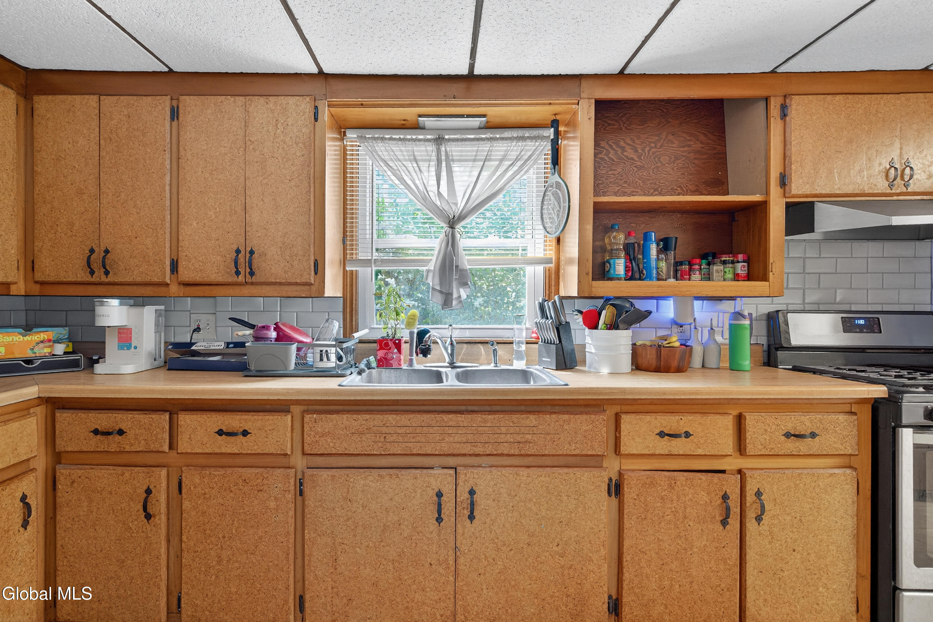 Watervliet, New York 12189, United States, 5 Bedrooms Bedrooms, ,2 BathroomsBathrooms,Residential,Active,193358