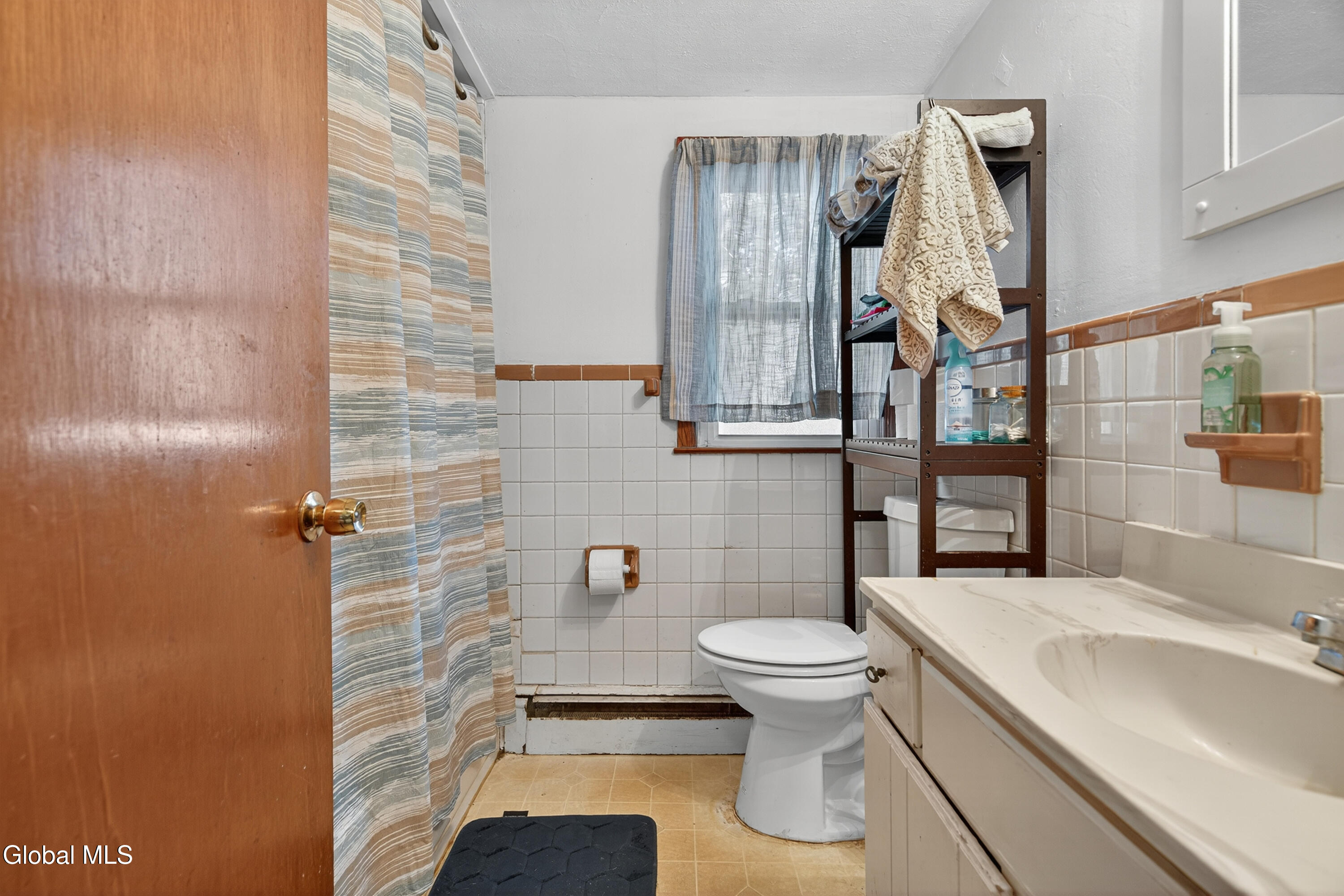 Watervliet, New York 12189, United States, 5 Bedrooms Bedrooms, ,2 BathroomsBathrooms,Residential,Active,193358