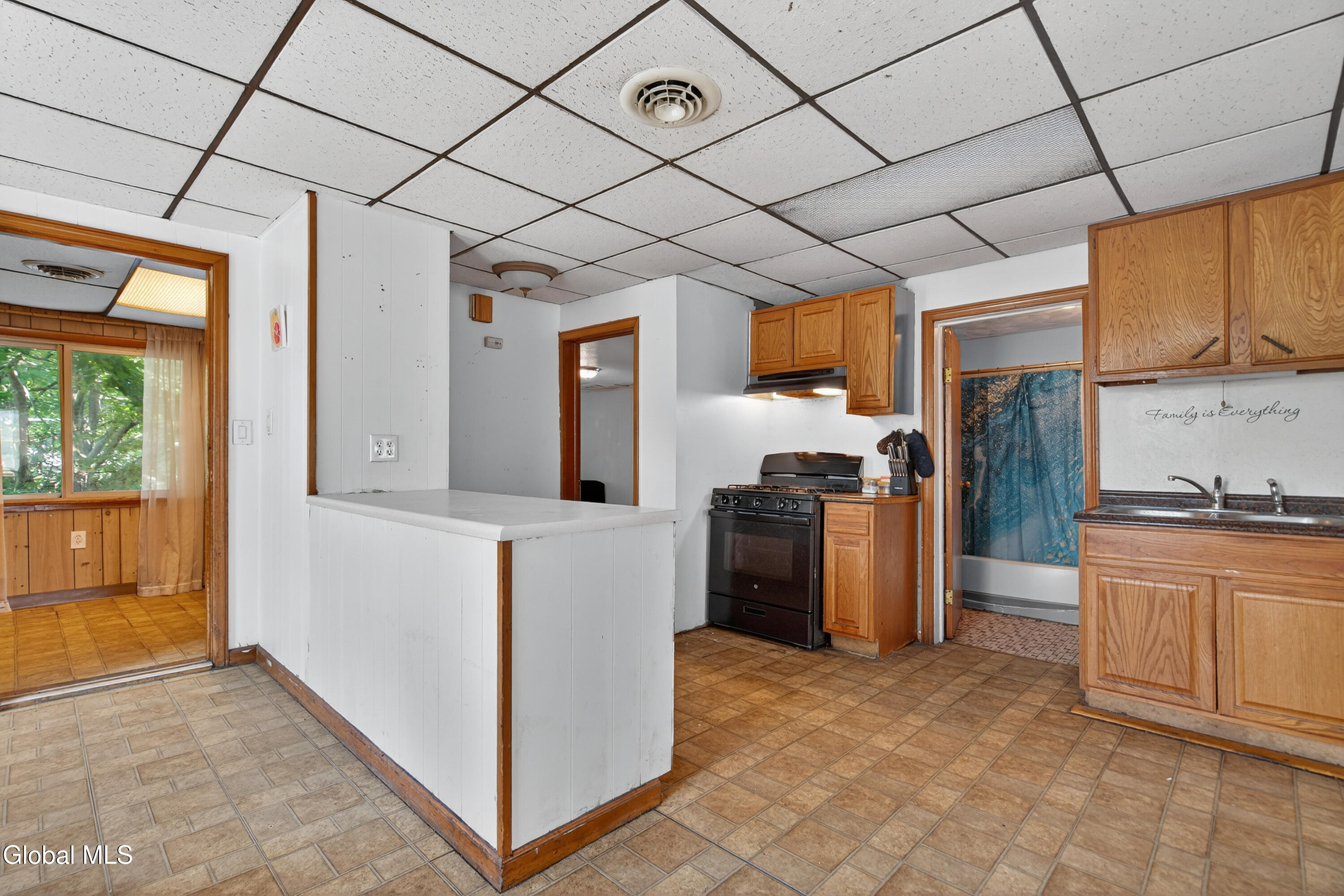 Watervliet, New York 12189, United States, 5 Bedrooms Bedrooms, ,2 BathroomsBathrooms,Residential,Active,193358