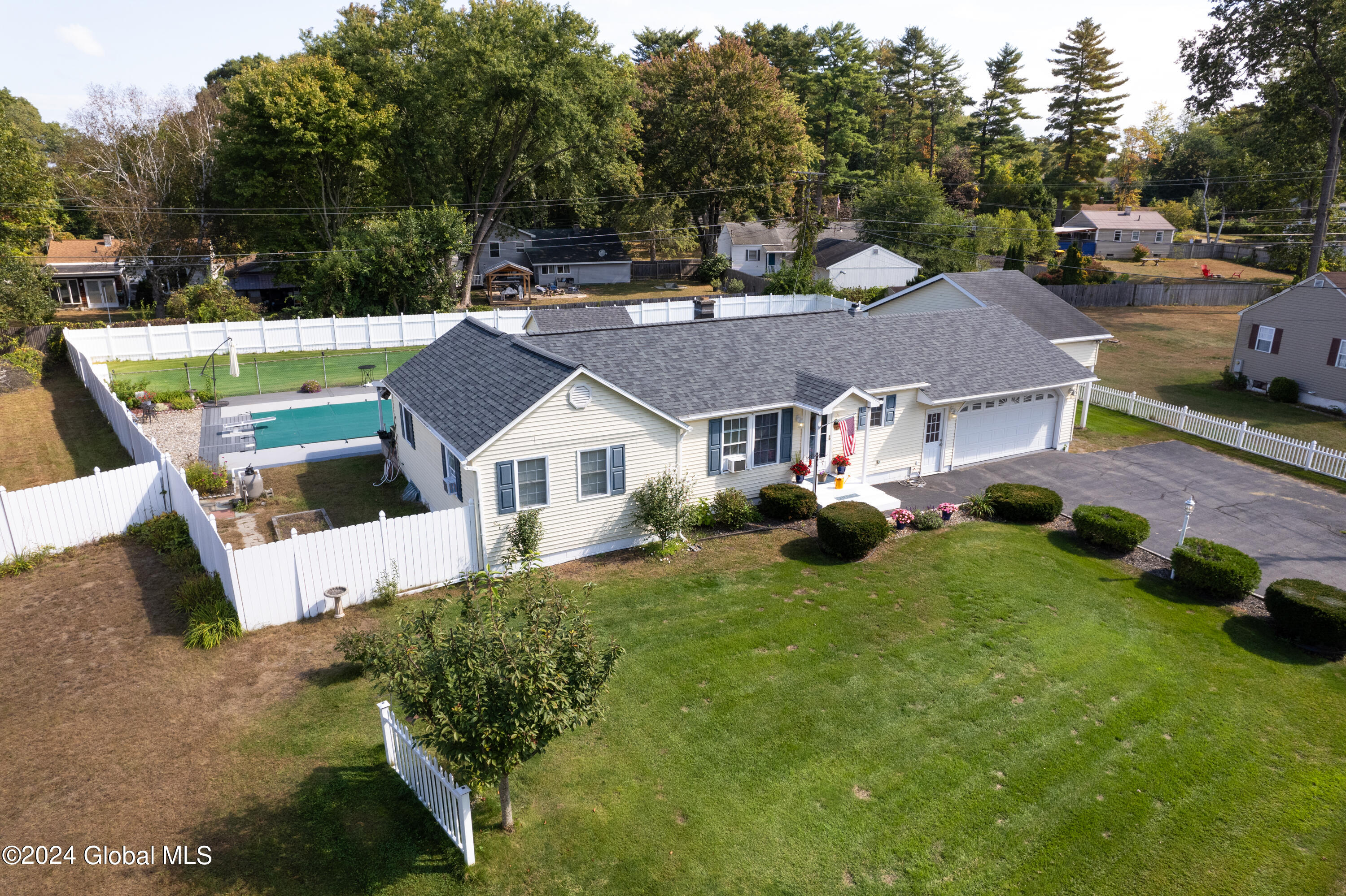 17 Park Drive, South Glens Falls, New York image 4