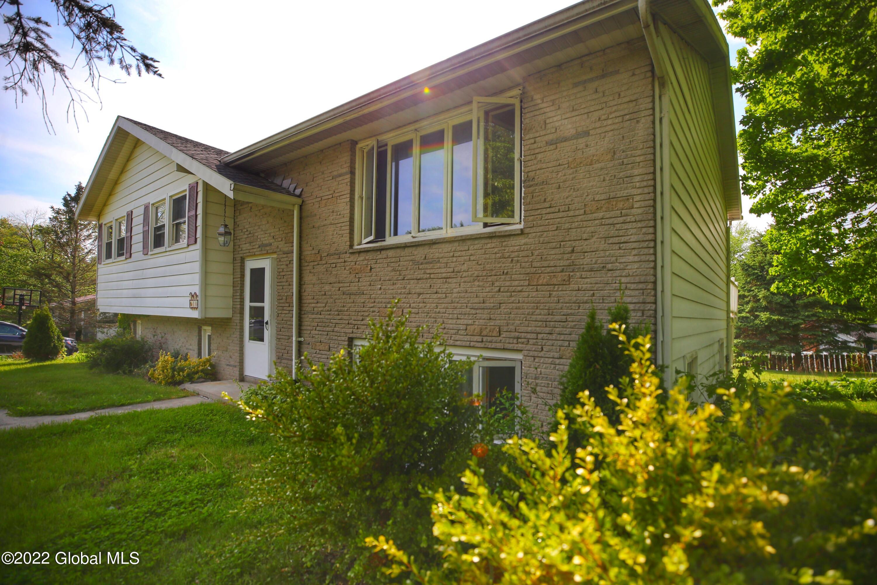 10 Bayberry Drive, Castleton On Hudson, New York image 2