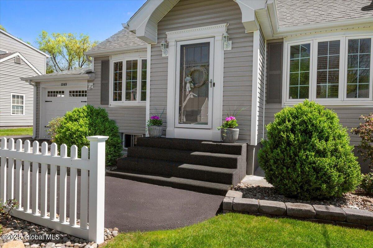 1049 Eugene Drive, Schenectady, New York image 1