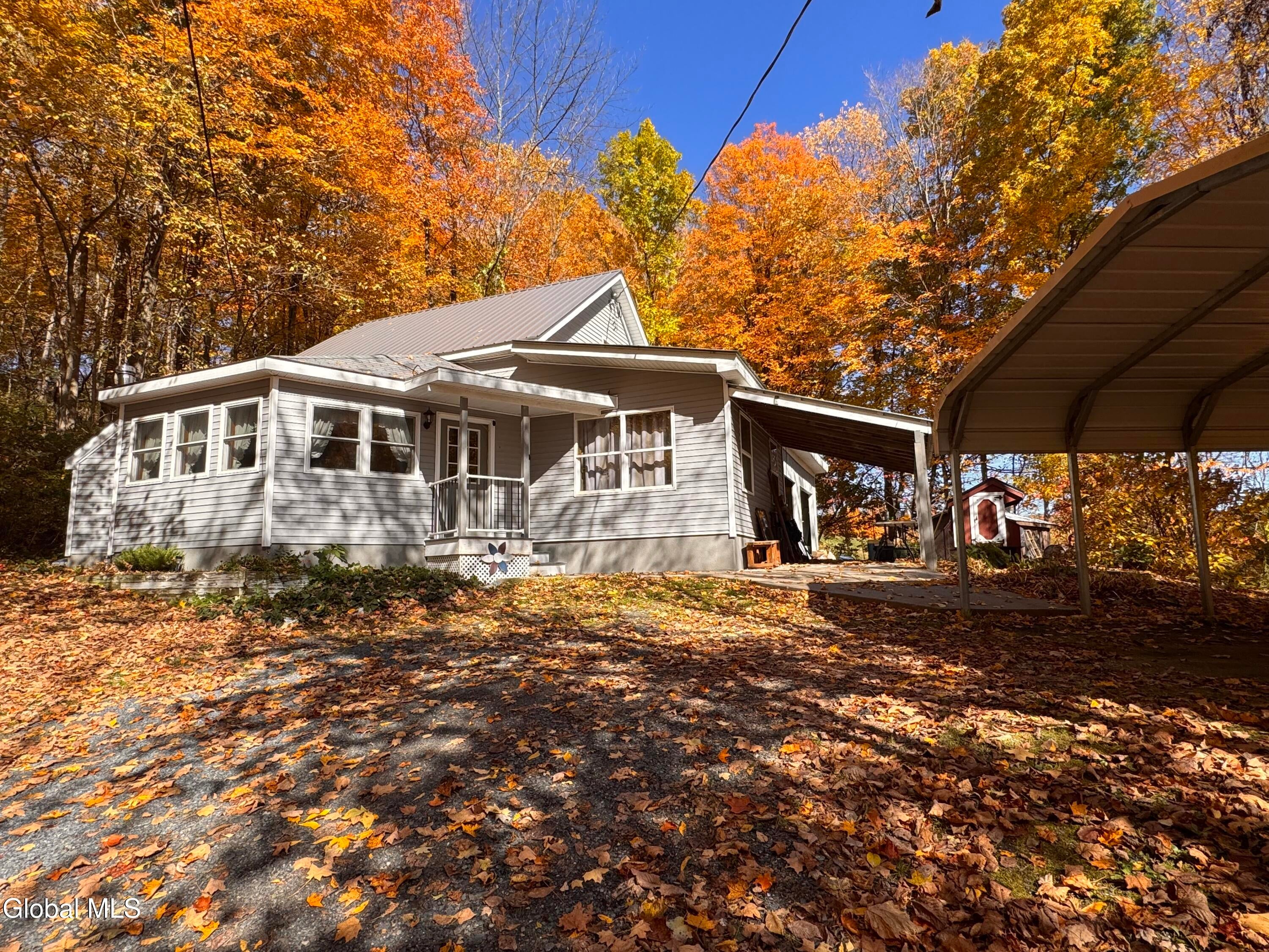6 Moon Road