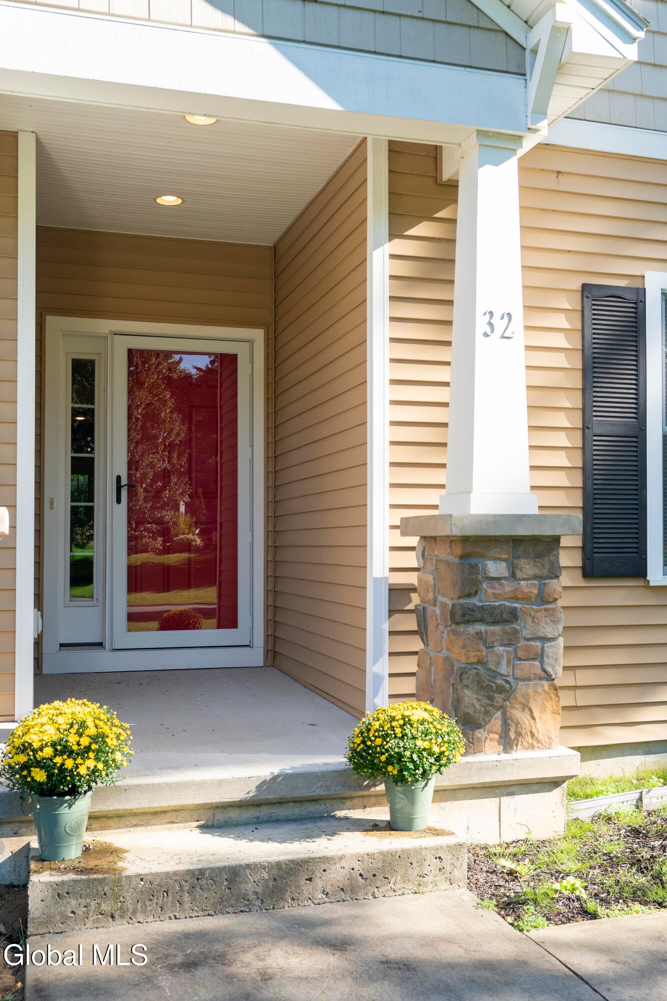32 Brampton Lane