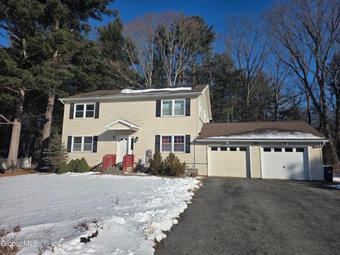 Photo of 7 Woodridge Circle, Halfmoon, NY 12065 (MLS # 202611311)