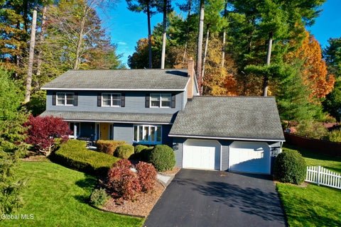 Photo of 3 Eagle Trace Trce, Clifton Park, NY 12019 (MLS # 202629116)