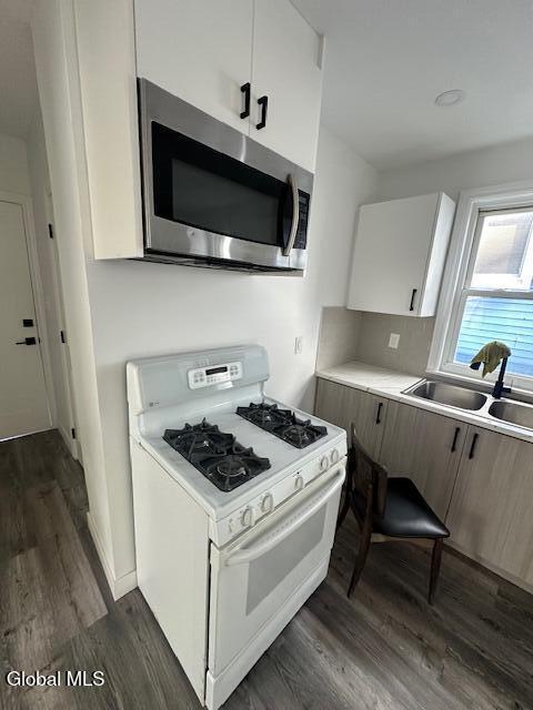 Schenectady, New York 12308, United States, 2 Bedrooms Bedrooms, ,1 BathroomBathrooms,Residential,Active,227349