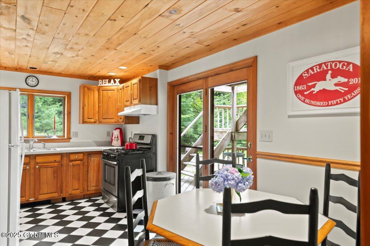 10 E Beachwood Road, Hadley, New York image 11