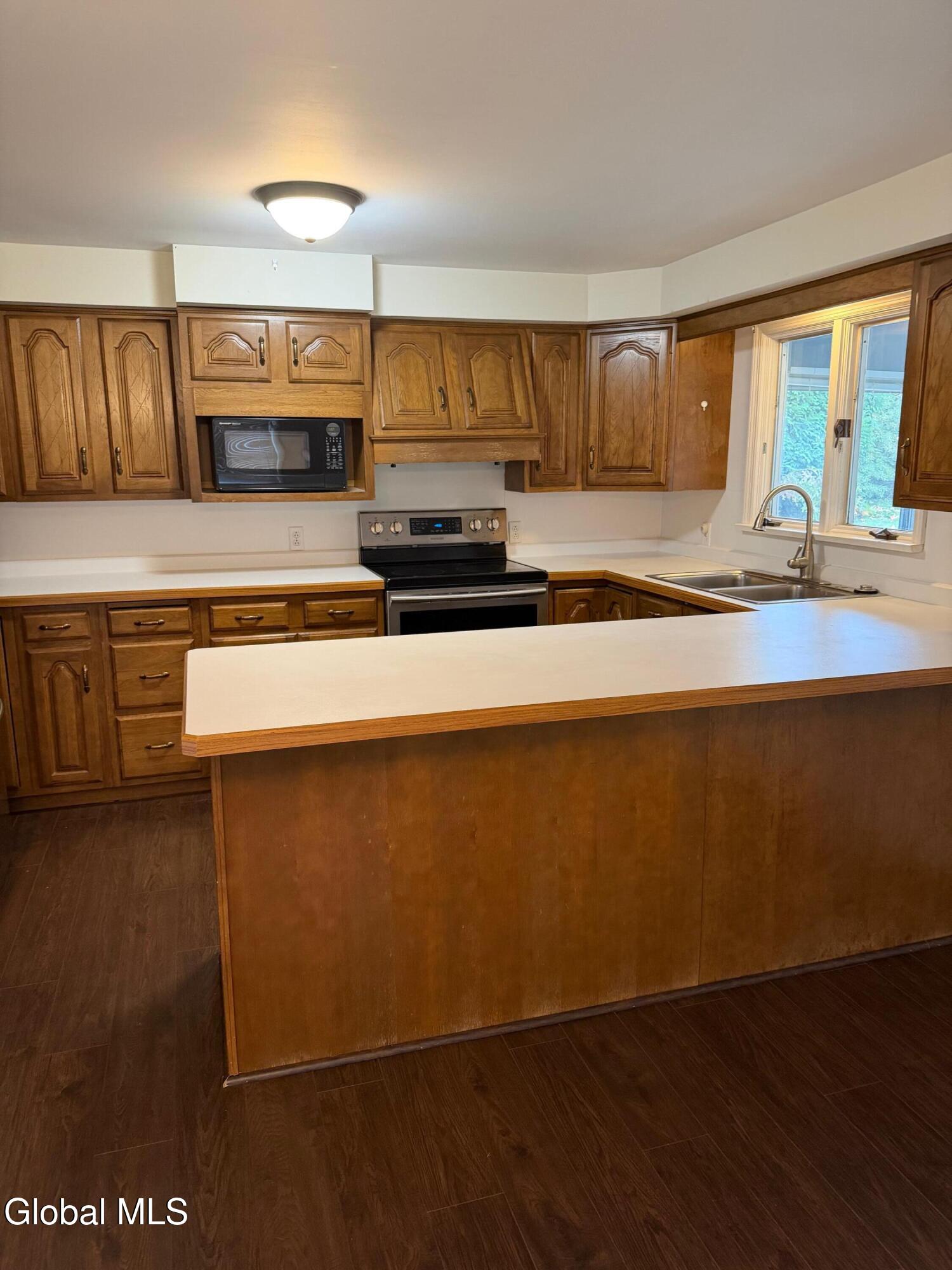 Johnstown, New York 12095, United States, 3 Bedrooms Bedrooms, ,2 BathroomsBathrooms,Residential,Active,206340