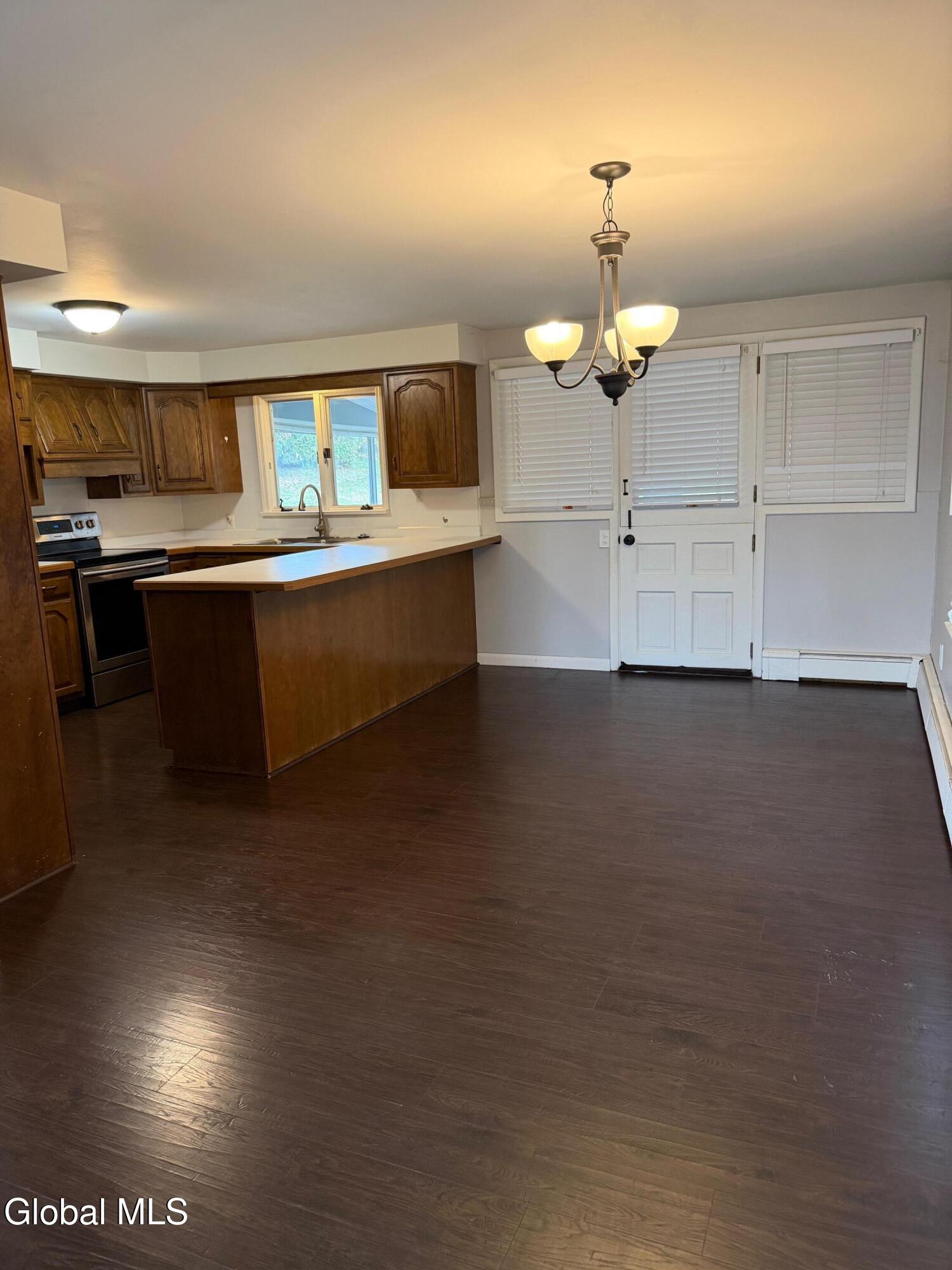 Johnstown, New York 12095, United States, 3 Bedrooms Bedrooms, ,2 BathroomsBathrooms,Residential,Active,206340