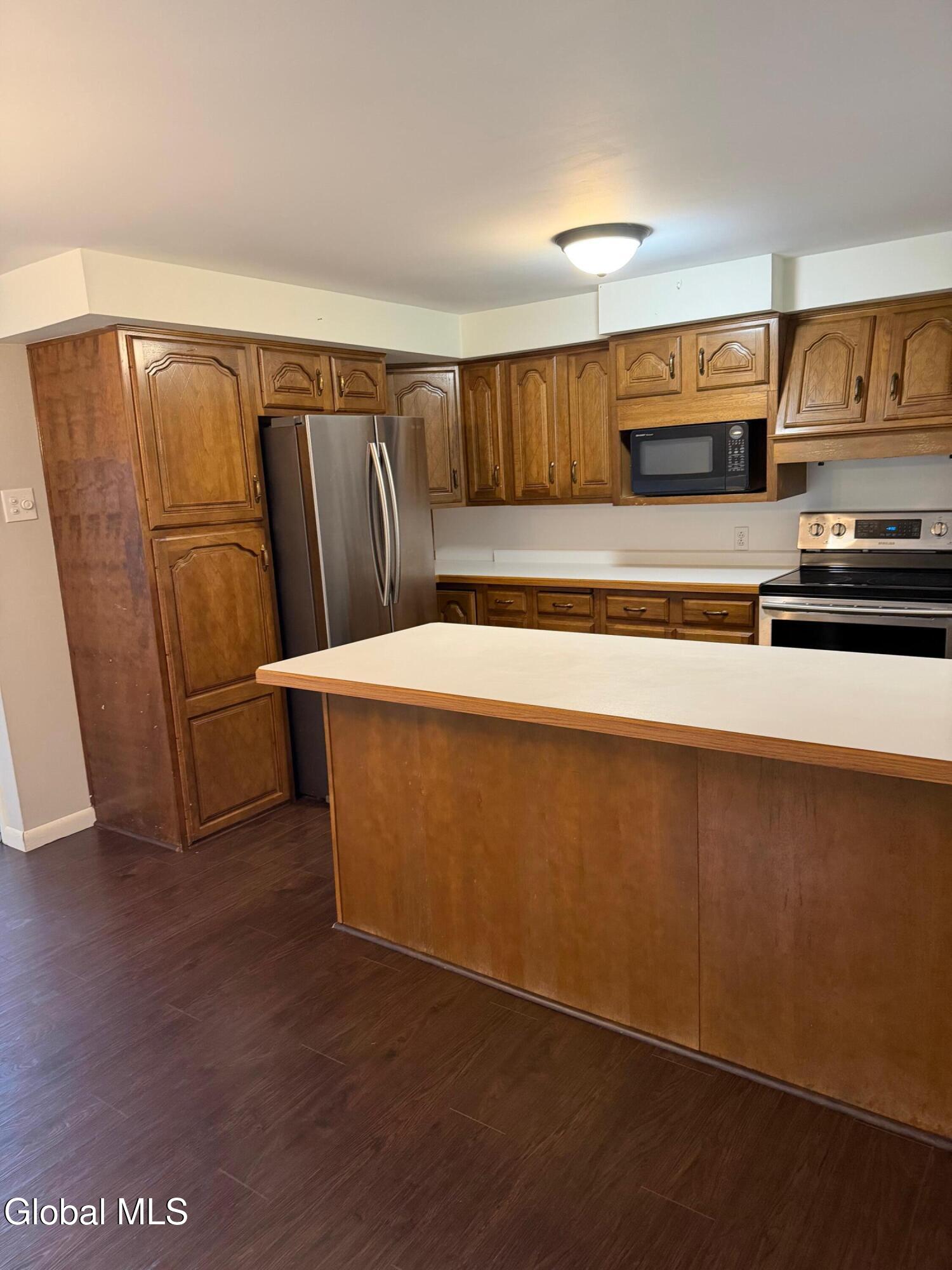 Johnstown, New York 12095, United States, 3 Bedrooms Bedrooms, ,2 BathroomsBathrooms,Residential,Active,206340