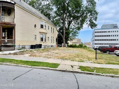 Photo of 312 Georgetta Dix Plaza Plz, Schenectady, NY 12307 (MLS # 202521232)
