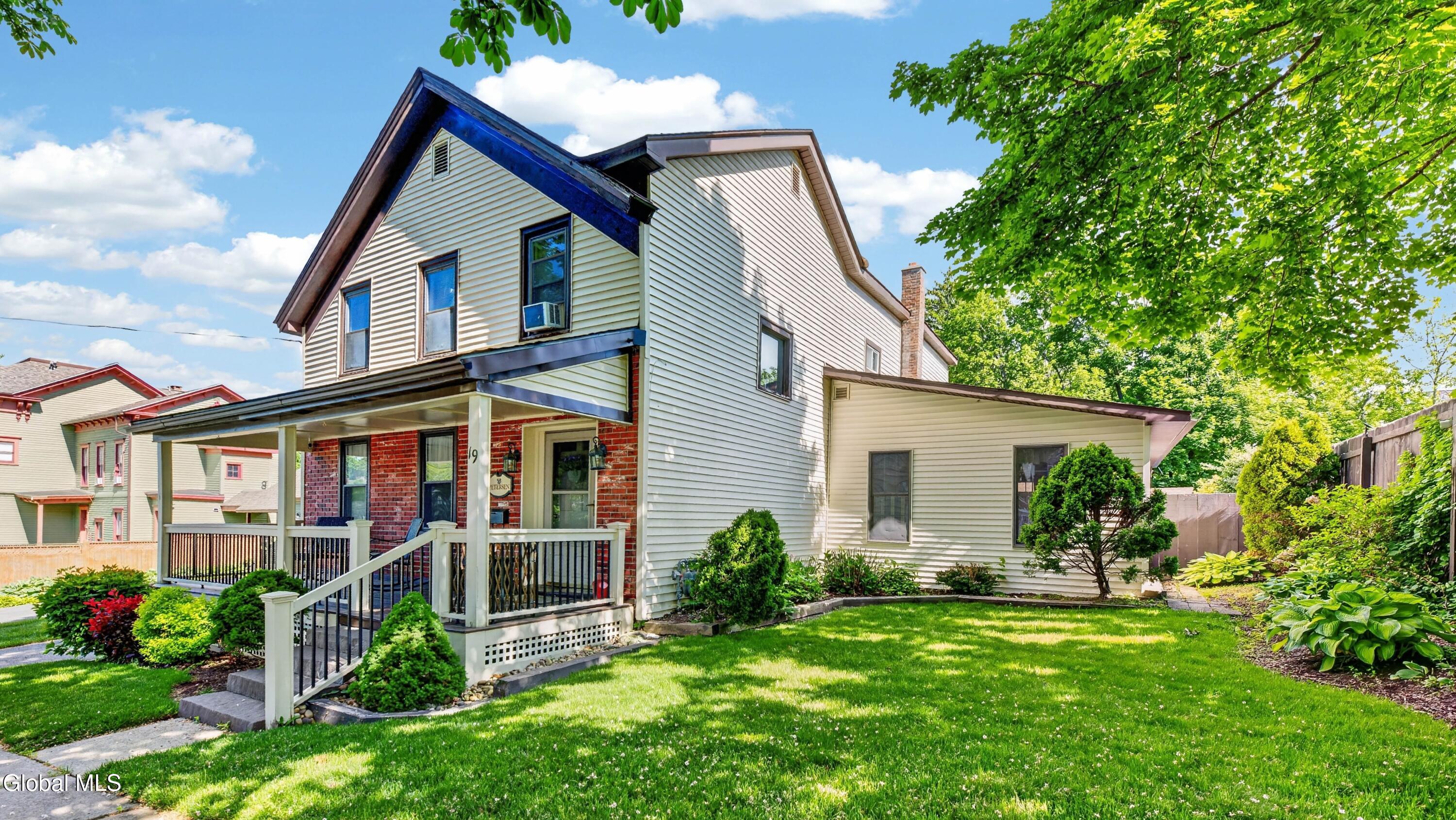 19 W Montgomery Street