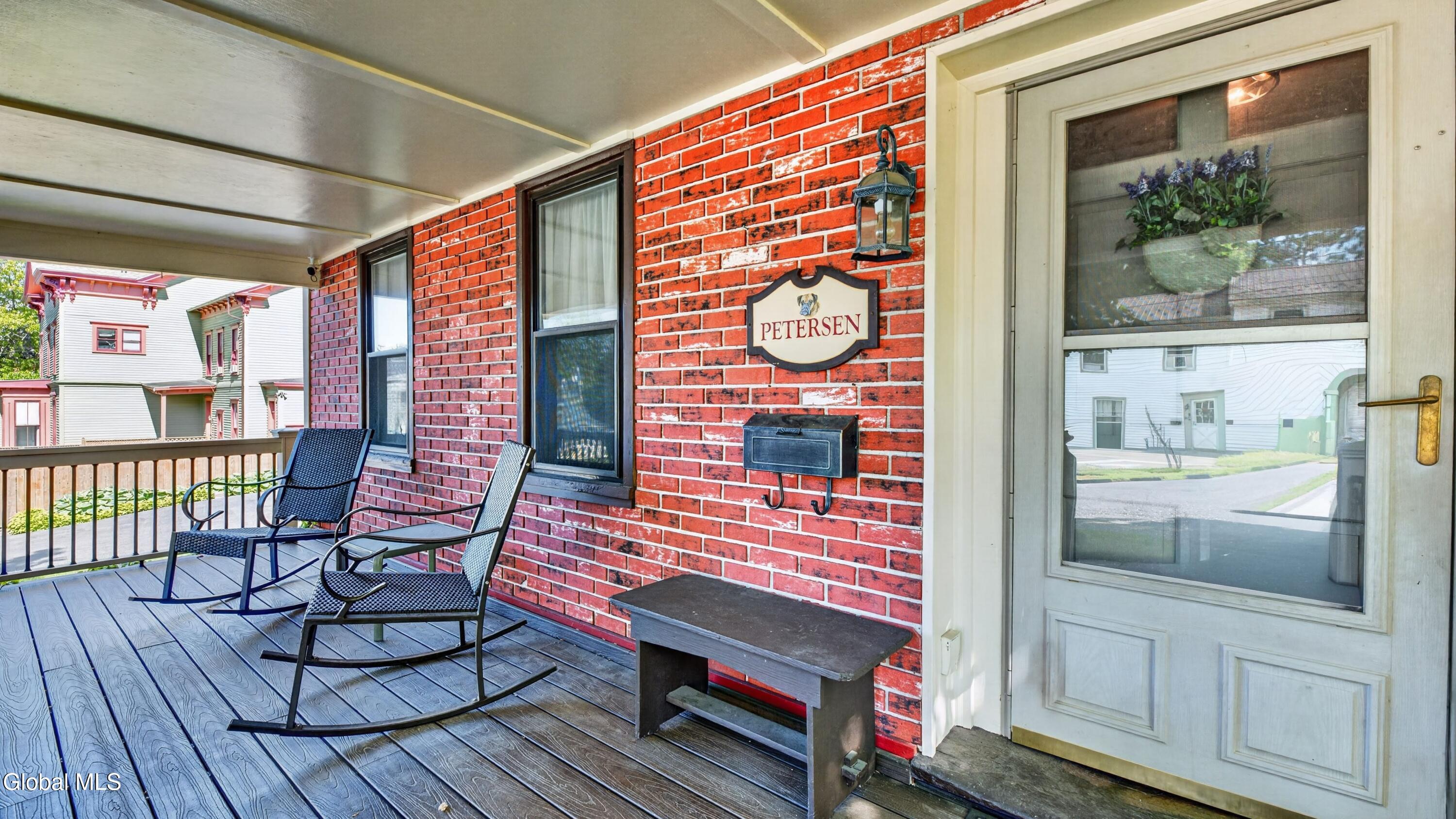 19 W Montgomery Street