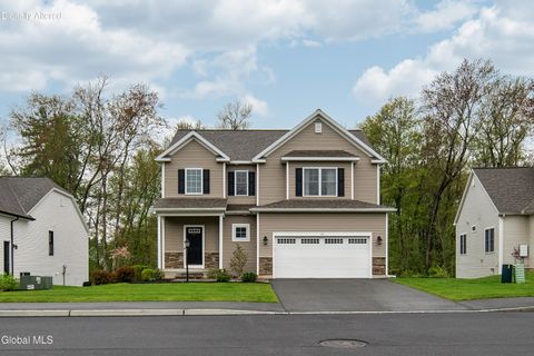 Photo of 22 Wellington Court, Clifton Park, NY 12065 (MLS # 202616872)