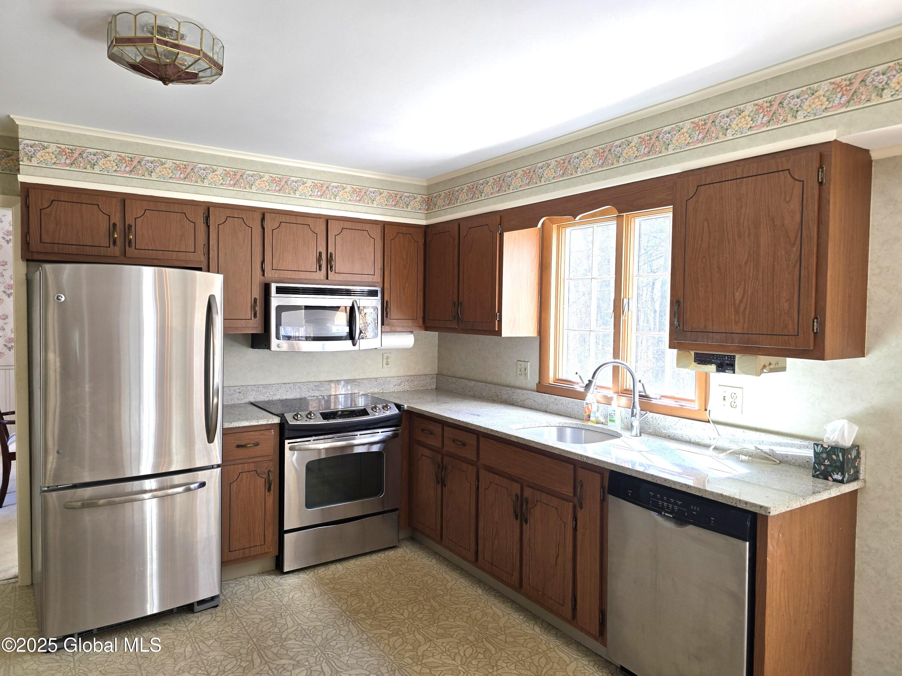 10 Greenwood Lane, Queensbury, New York image 6