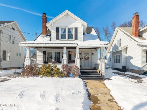 Photo of 1149 Sumner Avenue, Schenectady, NY 12309 (MLS # 202612158)