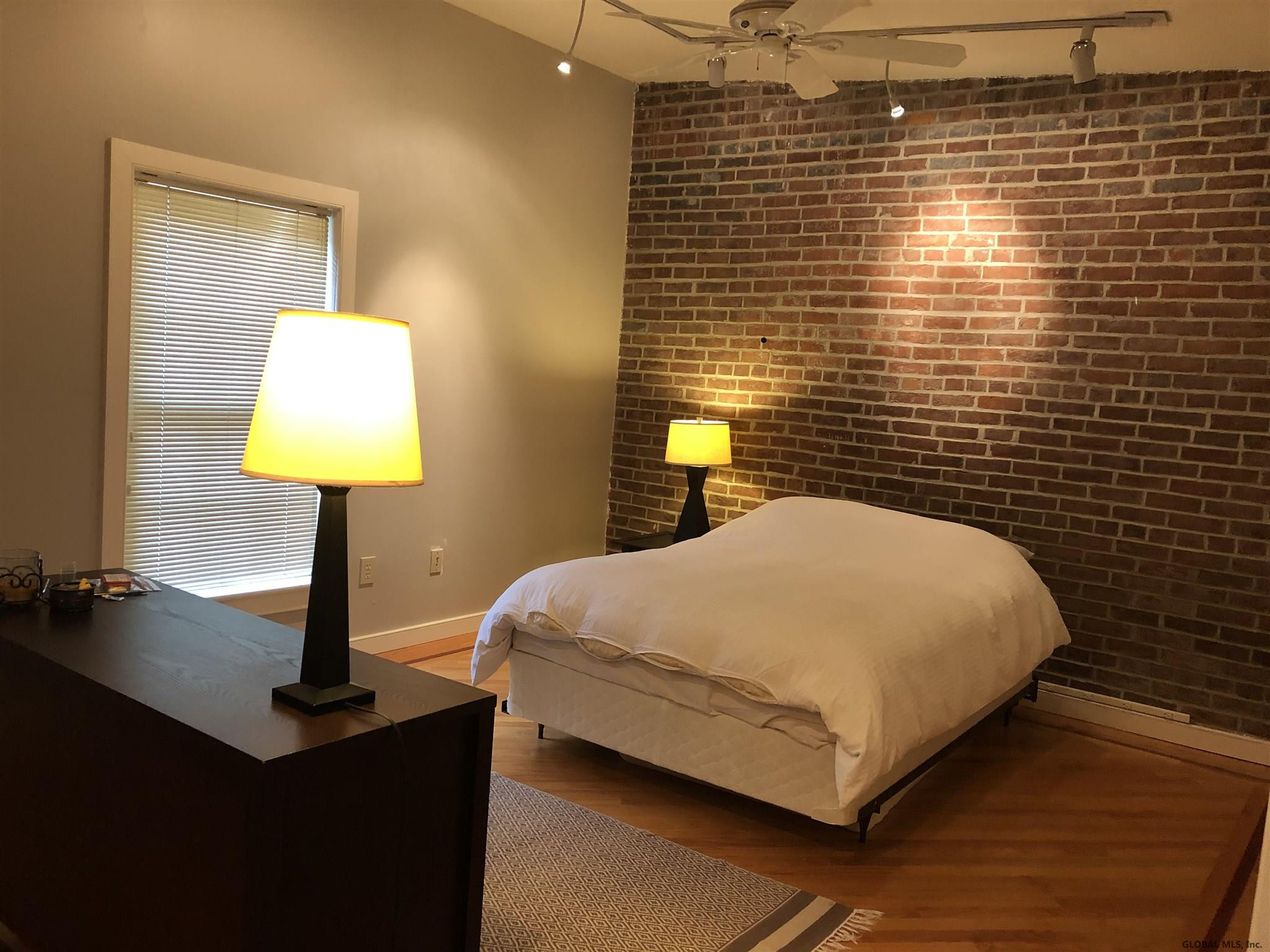 Troy, New York 12180, United States, ,1 BathroomBathrooms,Residential,Pending,124221