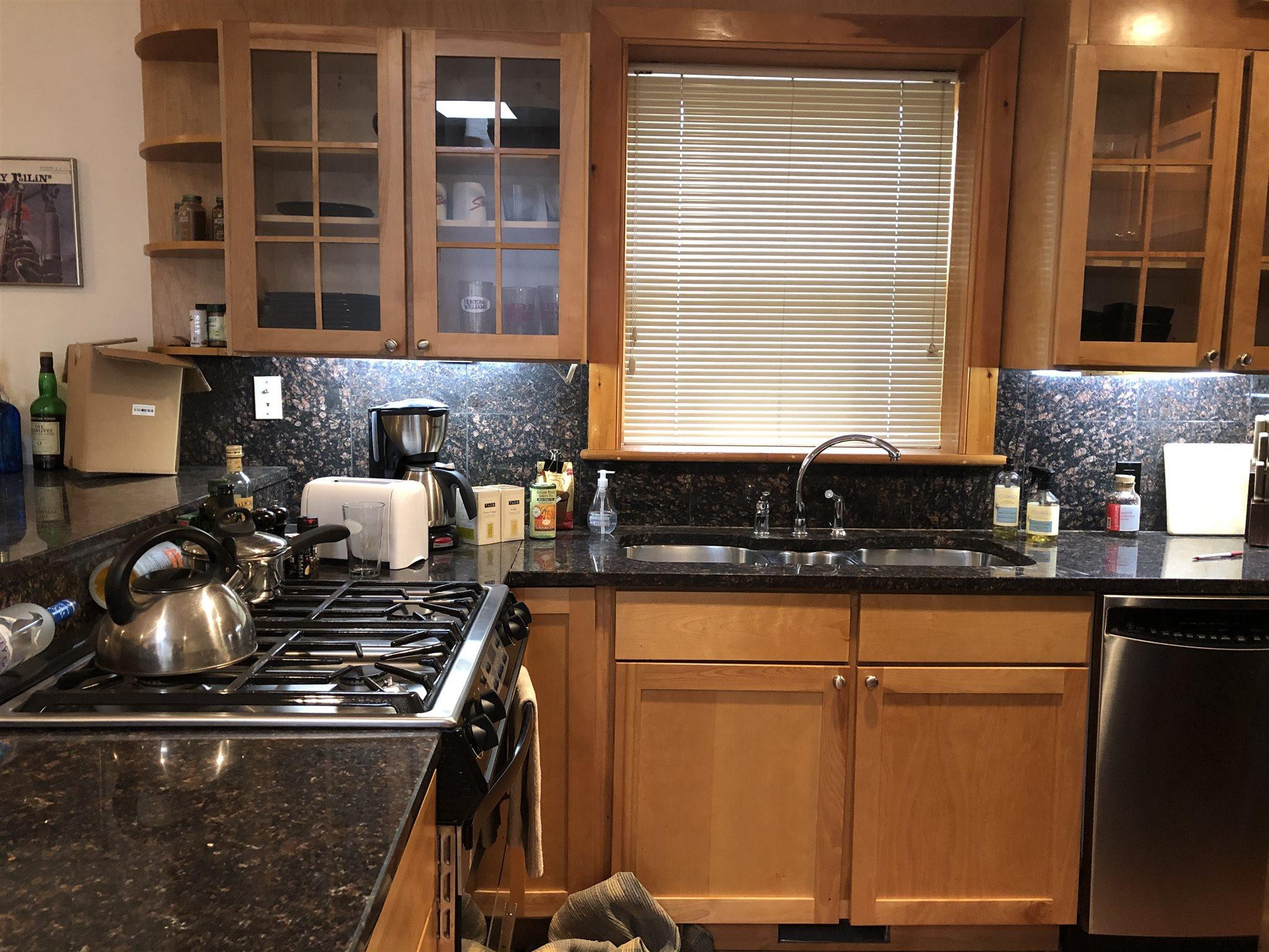 Troy, New York 12180, United States, ,1 BathroomBathrooms,Residential,Pending,124221