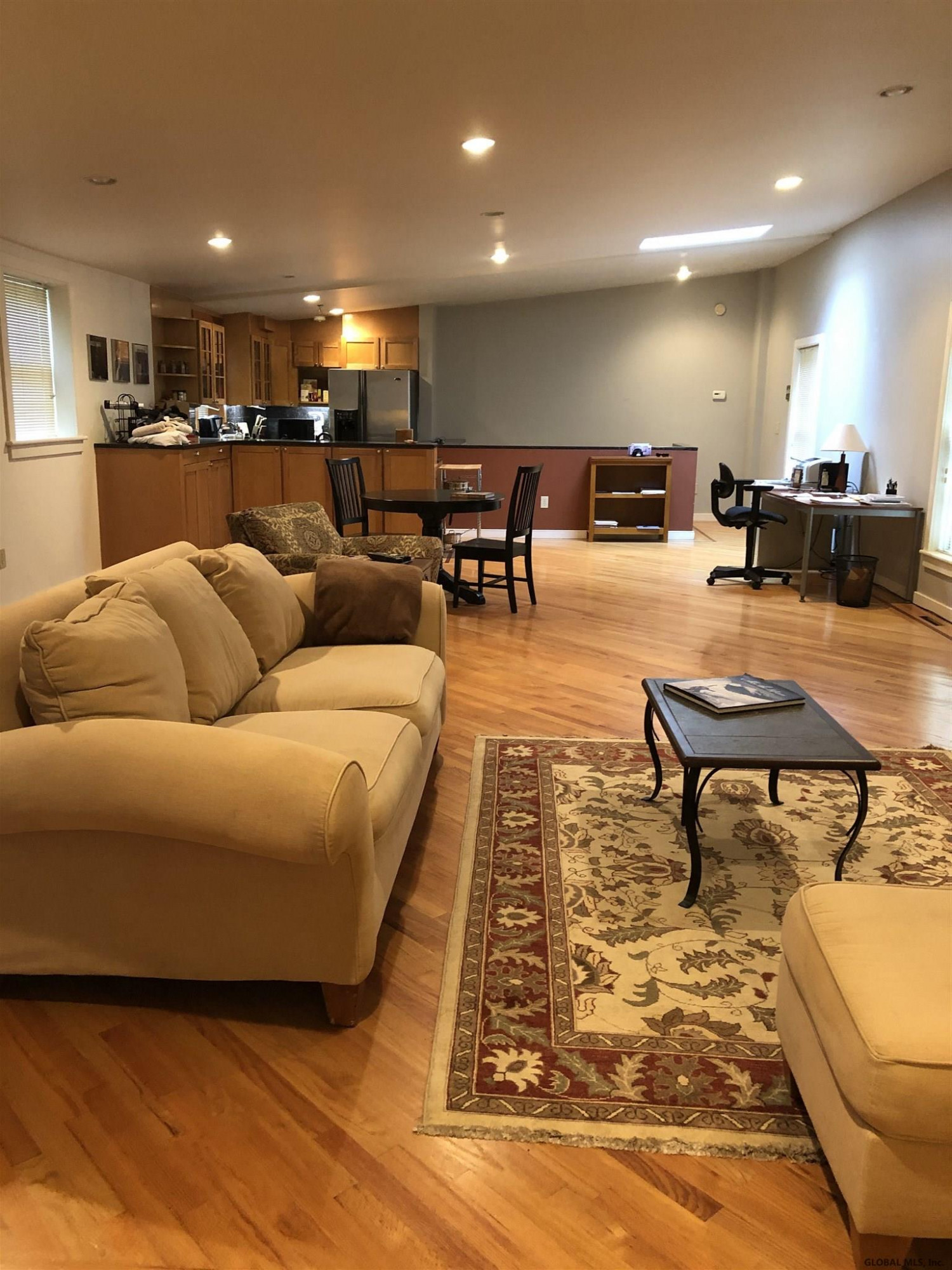 Troy, New York 12180, United States, ,1 BathroomBathrooms,Residential,Pending,124221