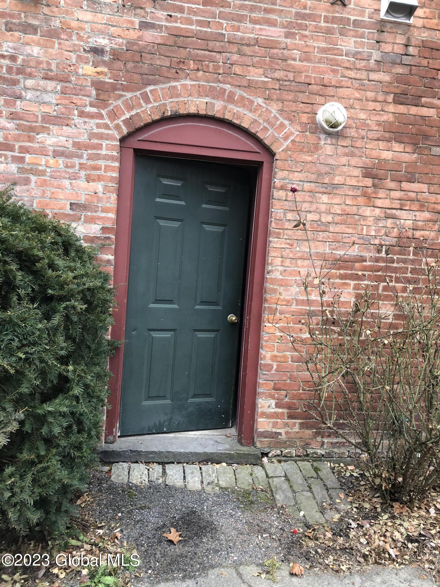 Troy, New York 12180, United States, ,1 BathroomBathrooms,Residential,Pending,124221