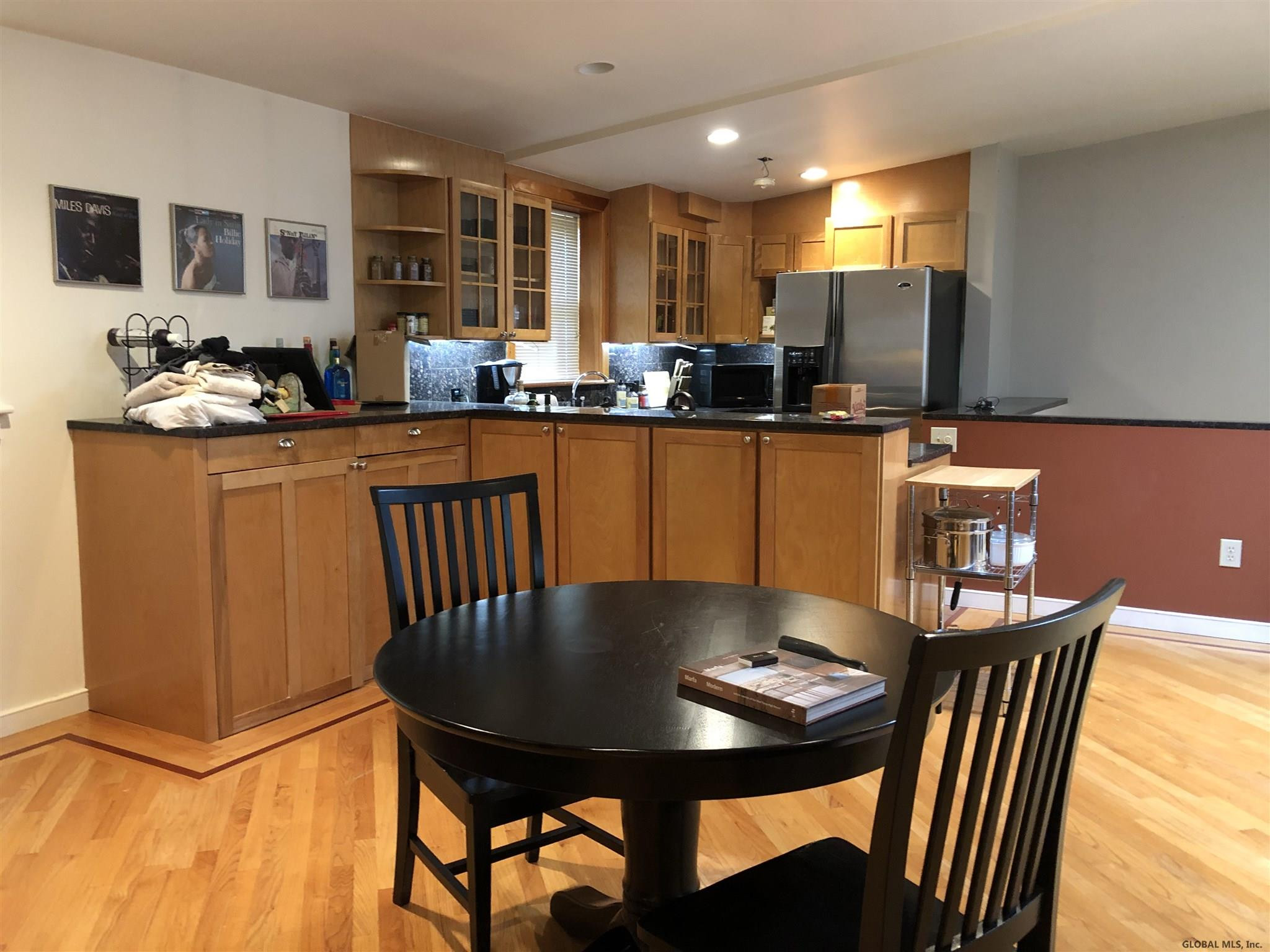 Troy, New York 12180, United States, ,1 BathroomBathrooms,Residential,Pending,124221