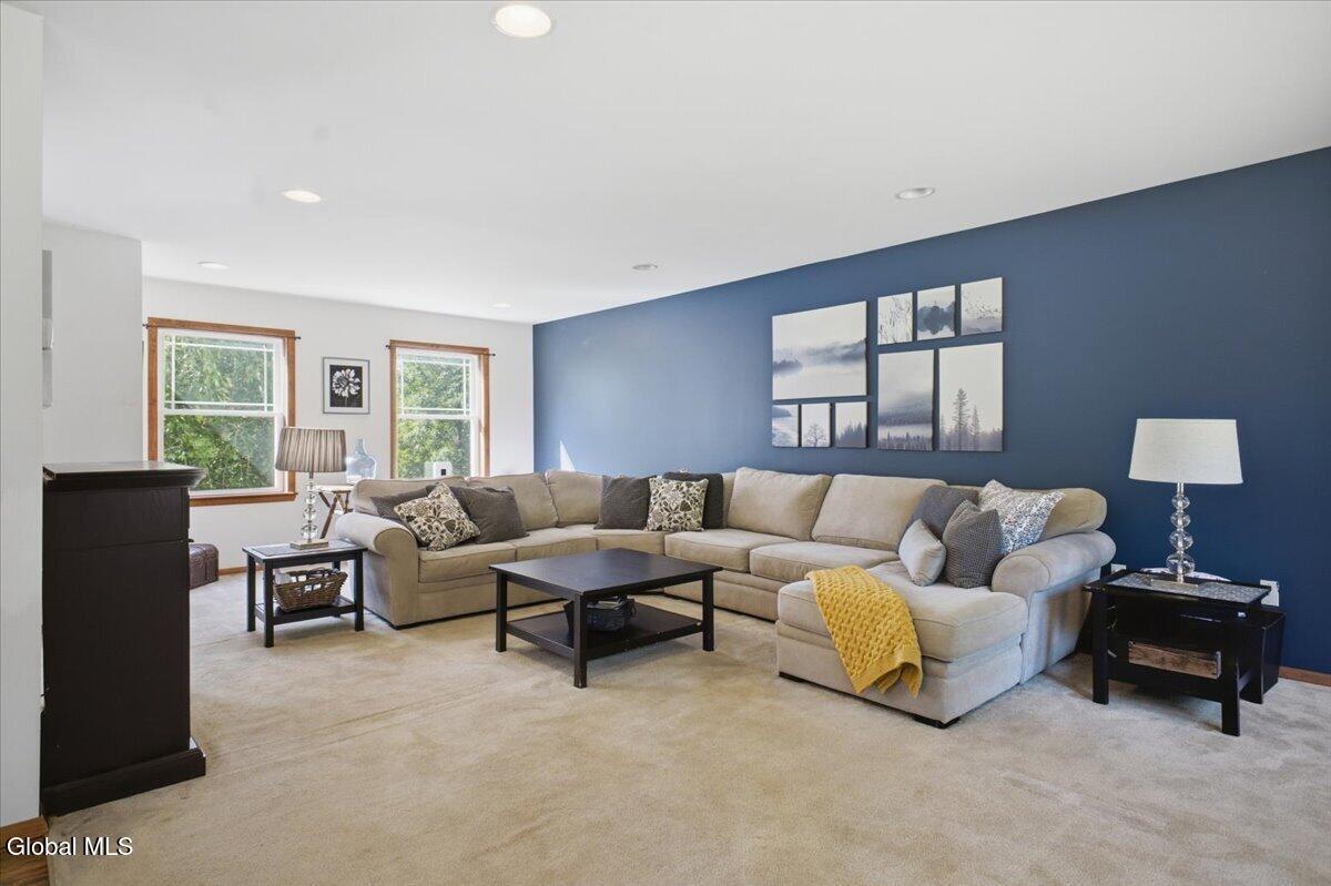 44 Cloverleaf Drive