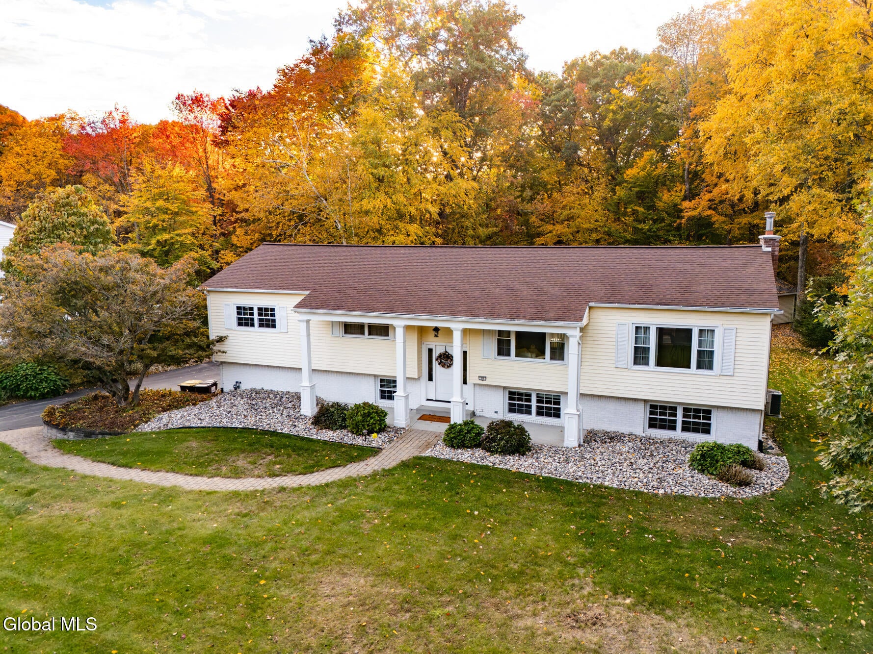 10 Sweet Brier Drive