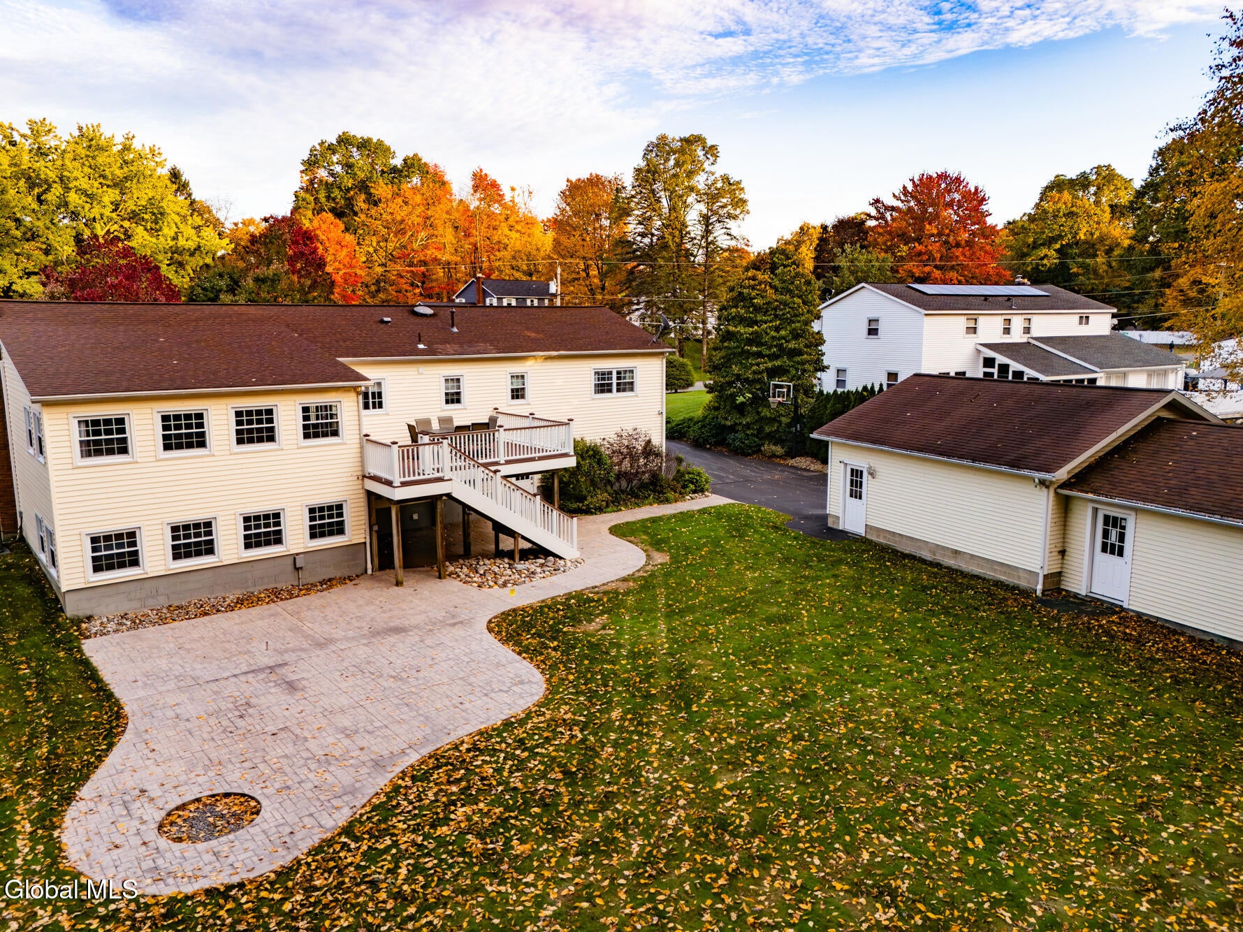 10 Sweet Brier Drive