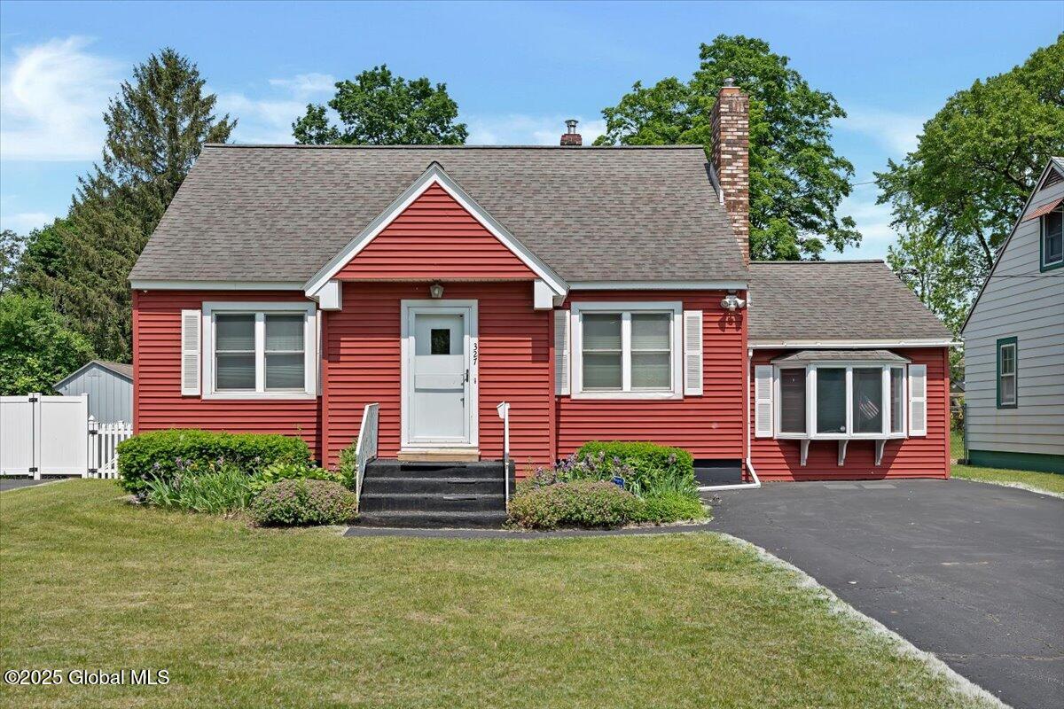 327 Sullivan Road, Schenectady, New York image 2