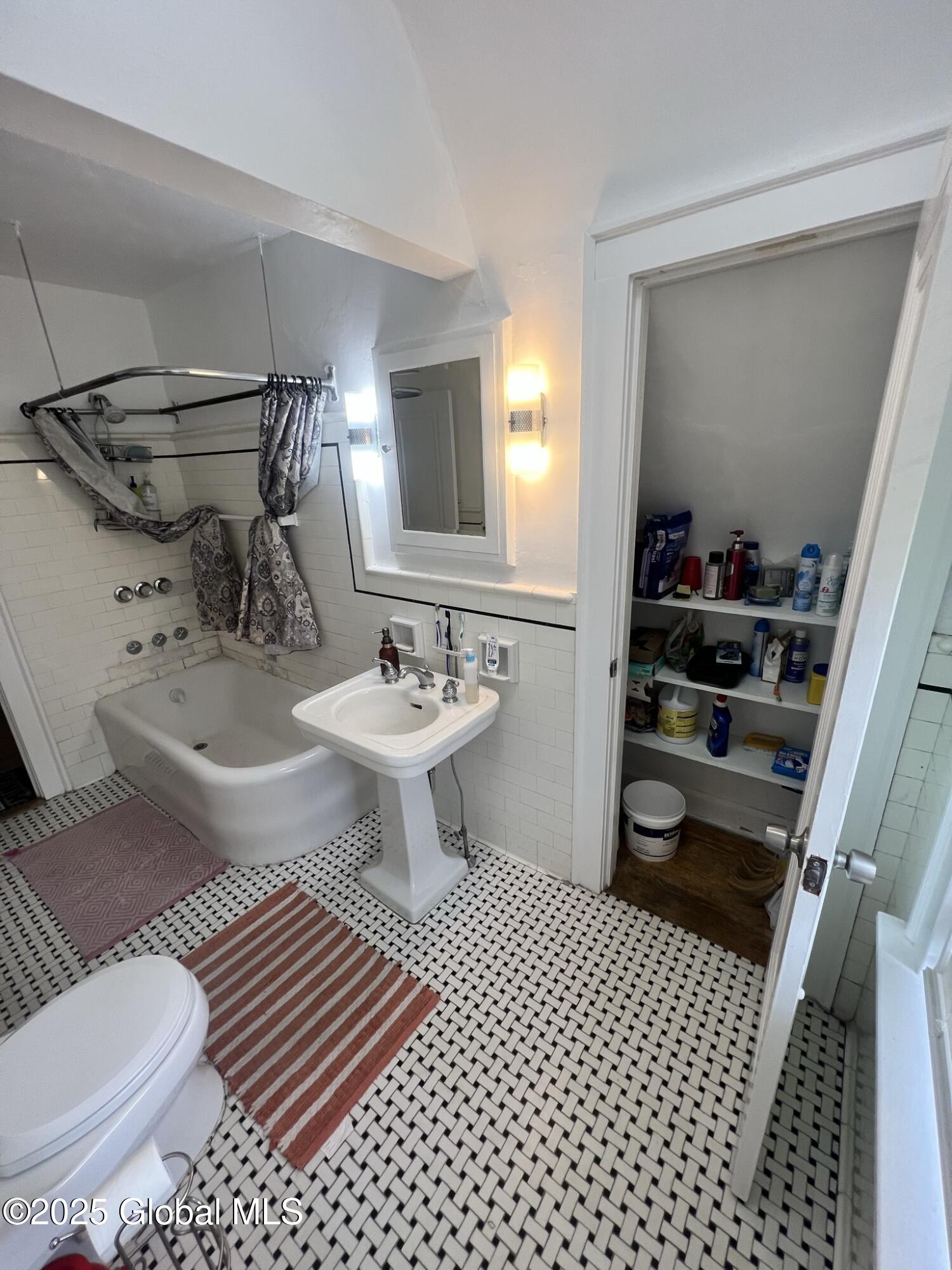 194 S Main Avenue, Albany, New York image 33