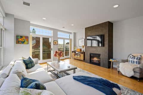 Condo For Sale - 17 Chapel Street #APT 402<br/> Albany, NY 12210